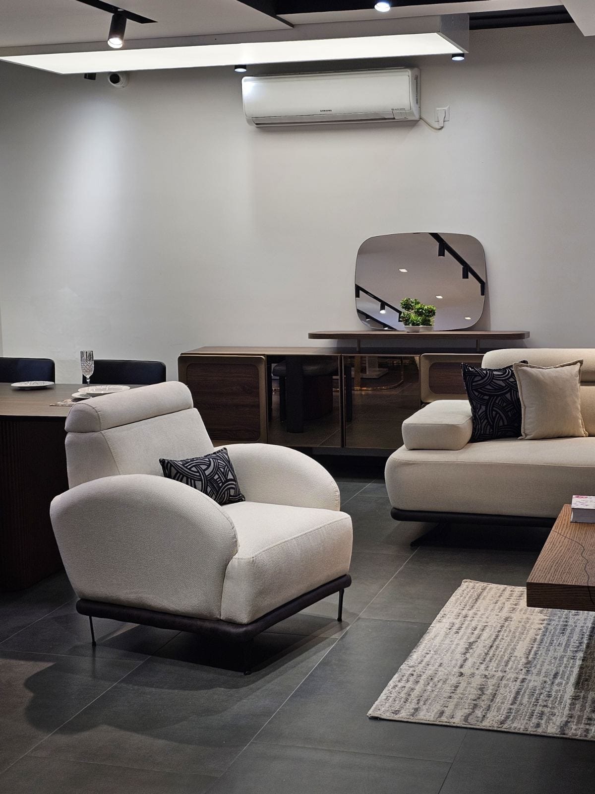Sofa Paris dallohet për linjat e buta dhe format e – MobiCasa (4)