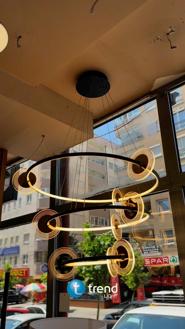 Ndriçues që e kompletojnë hapësirën tuaj me stil.