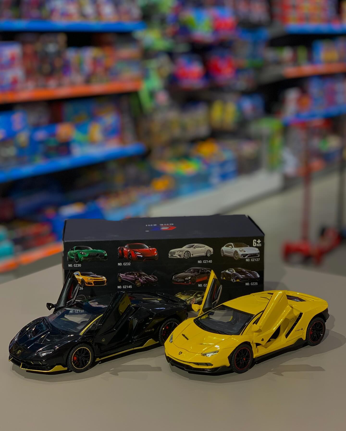 Makine metali qe posedon drita dhe tinguj te motorit te – Sara Toys (2)