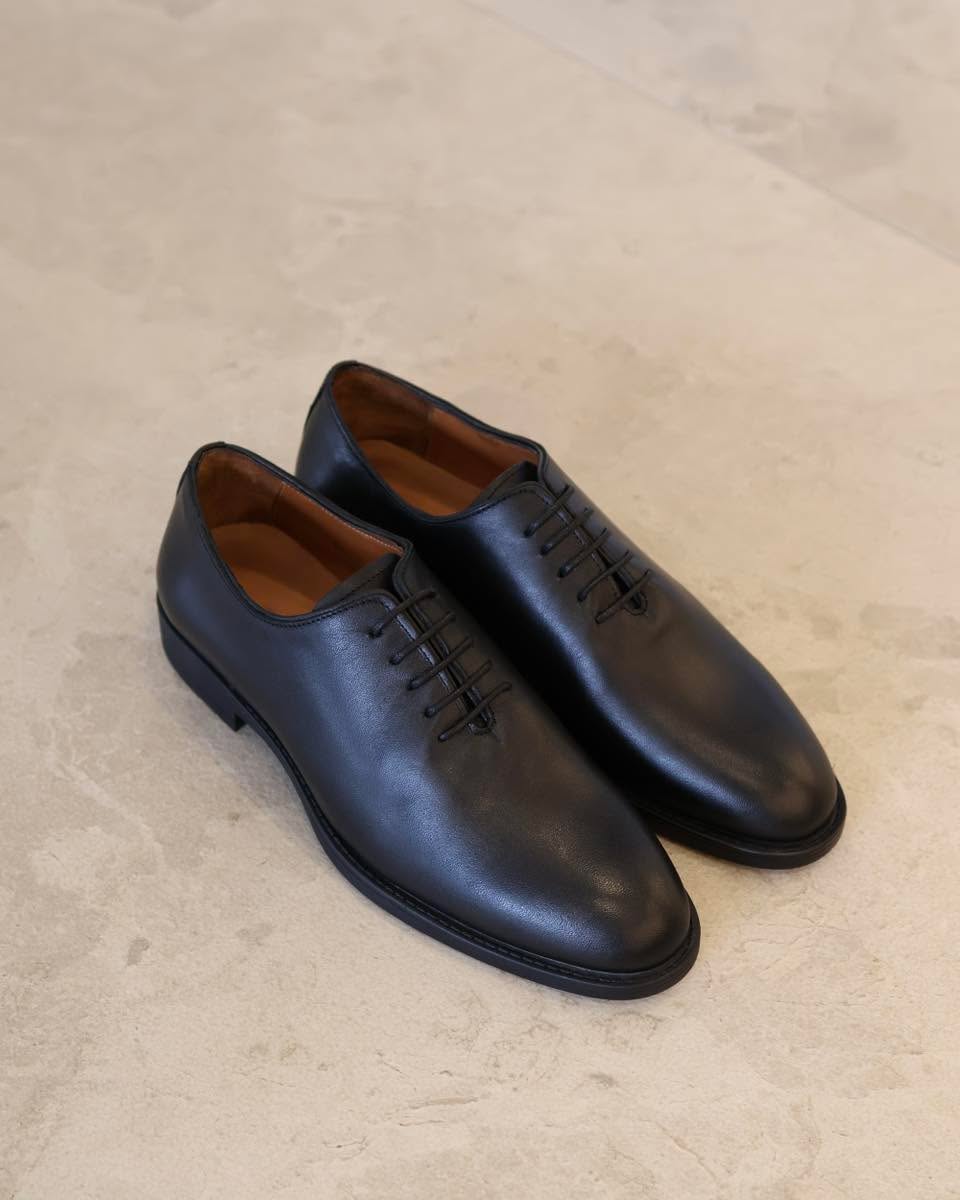 Wholecut oxford.
