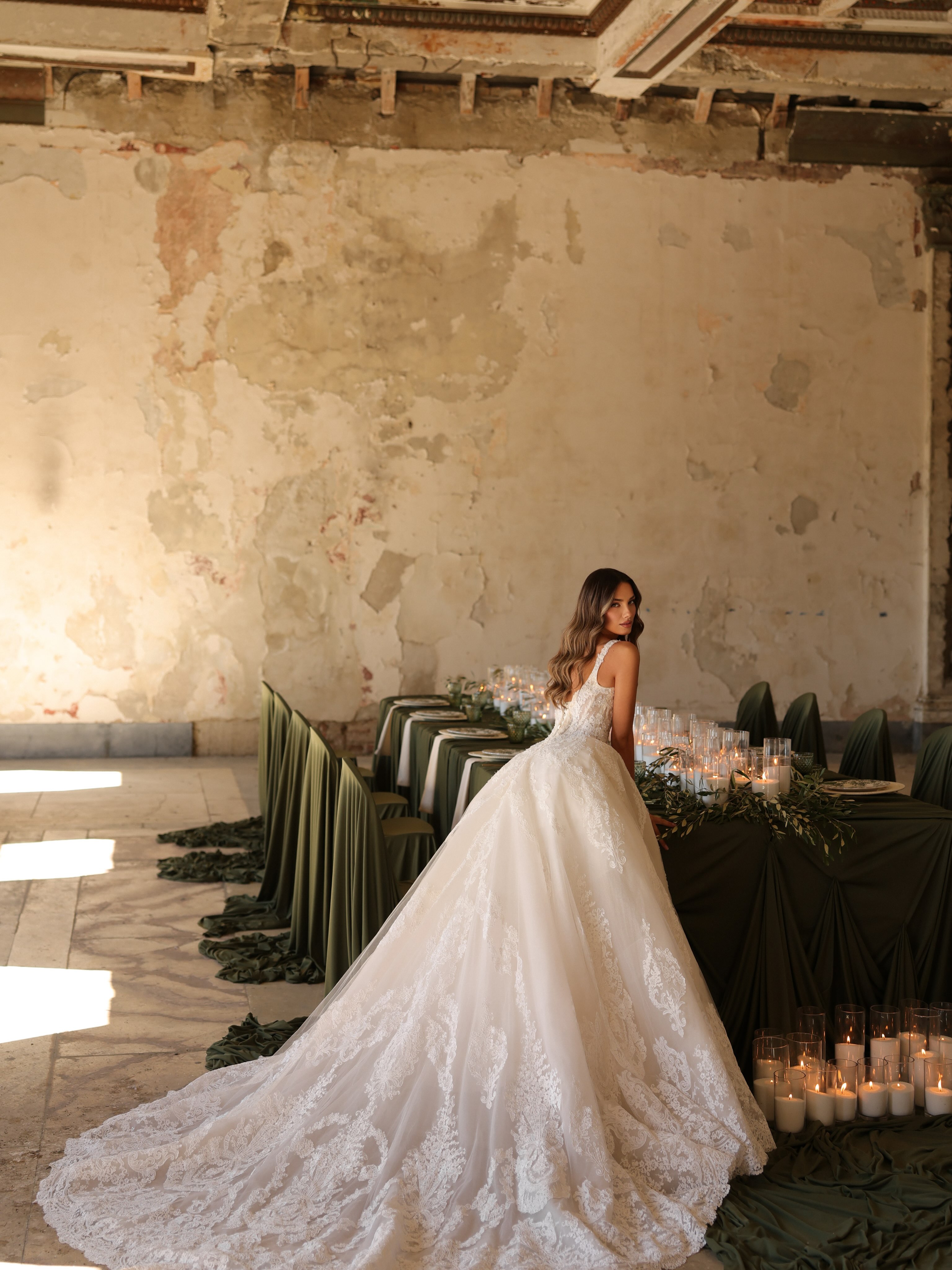 A vision of royal elegance. Intricate lace – NICOL SPOSA (3)