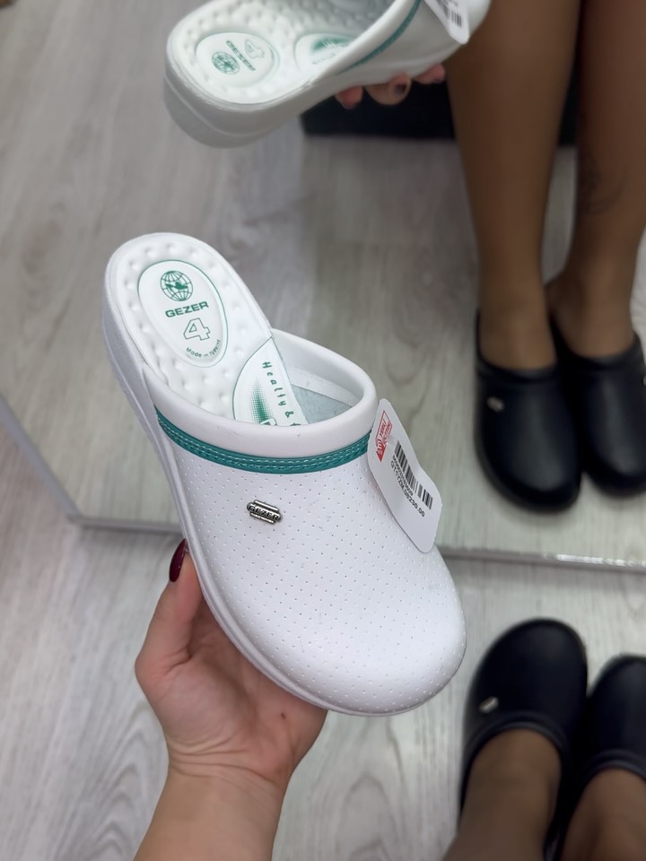 Kllompe mjekësore – Lila shoes (2)