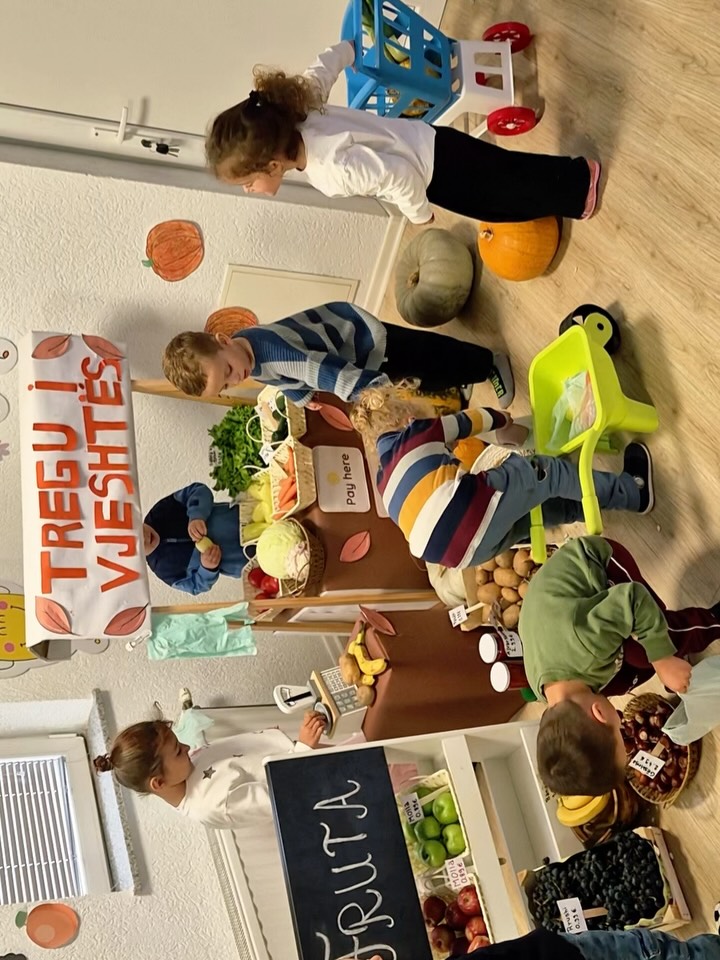 Tregu ynë i vjeshtës – KosovaKids Education Center (2)