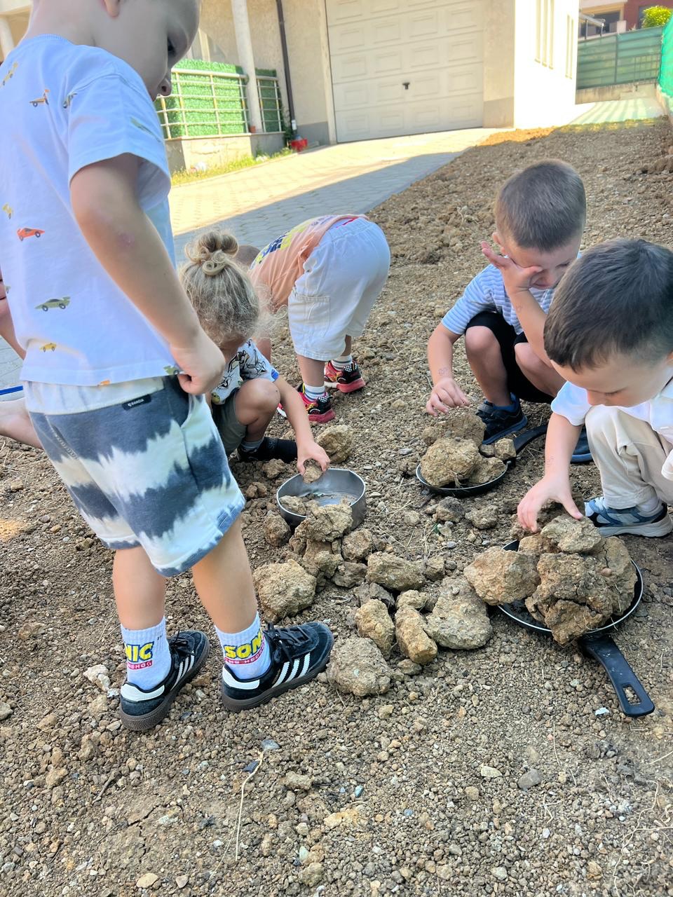 Kur fëmijët luajnë me natyrën – KosovaKids Education Center (3)