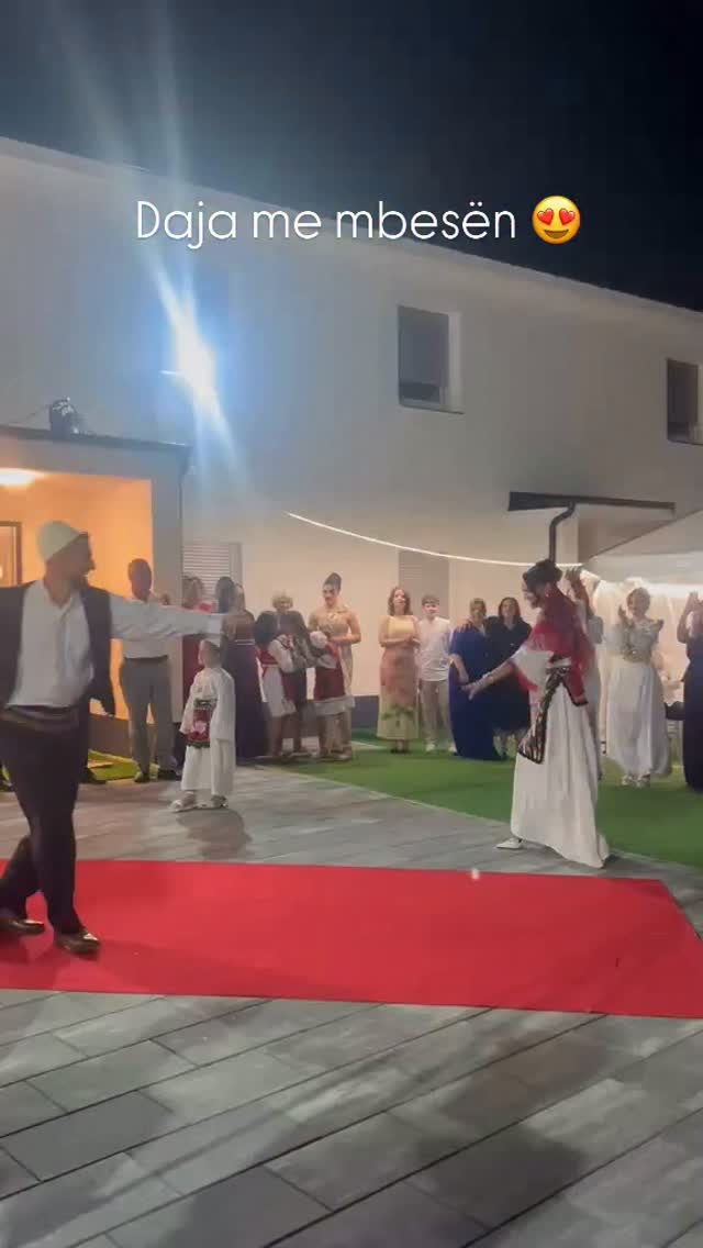 Daja me mbesën