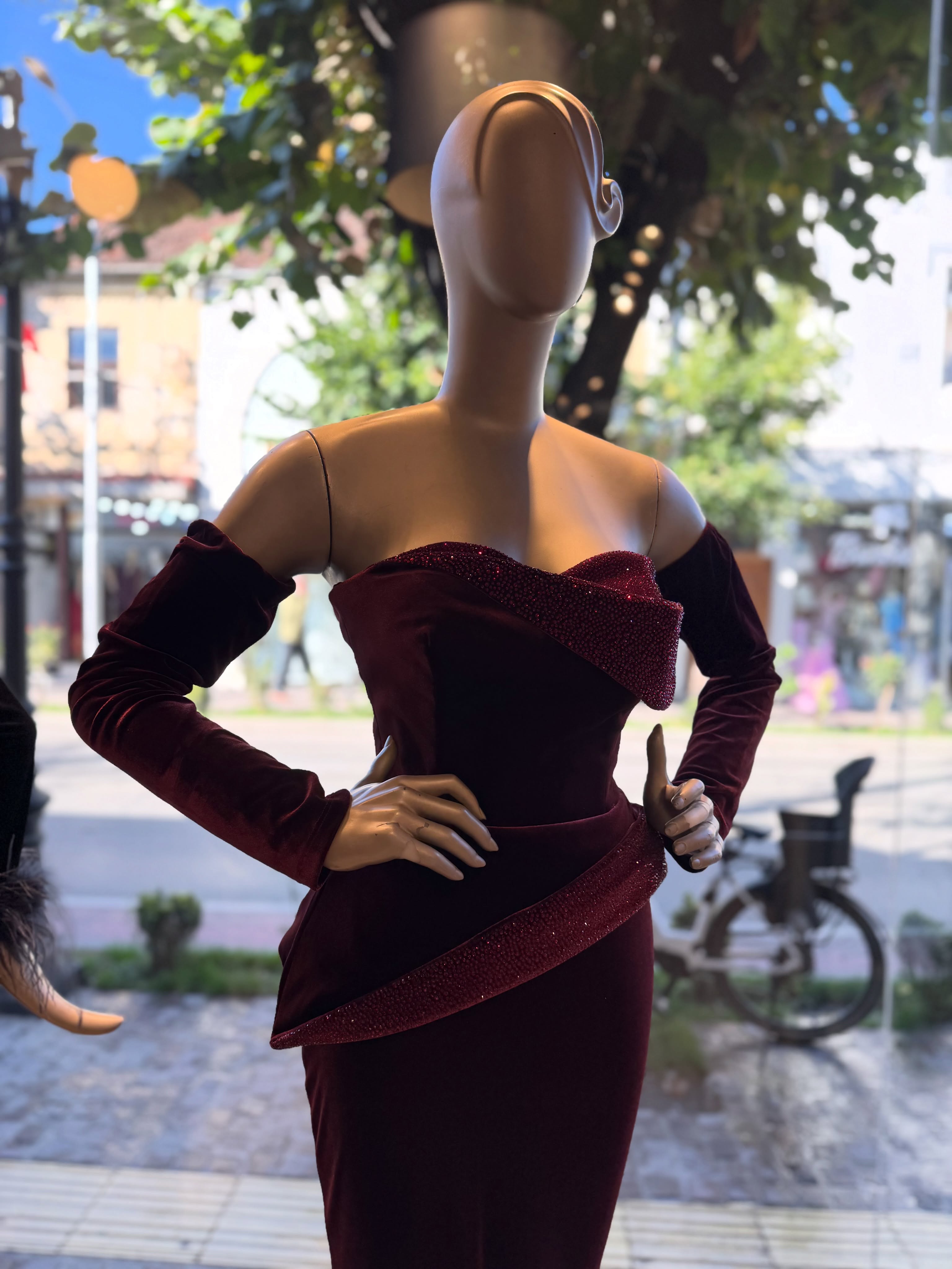 Designed for the woman who doesn’t just enter the room – ONLY SHE (3)