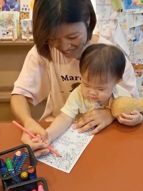 A few sweet moments from today’s Paint a Mother’s Day Card – Liber Bookstore (3)
