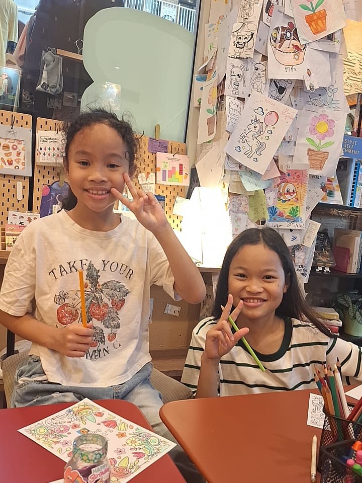 A few sweet moments from today’s Paint a Mother’s Day Card – Liber Bookstore (4)