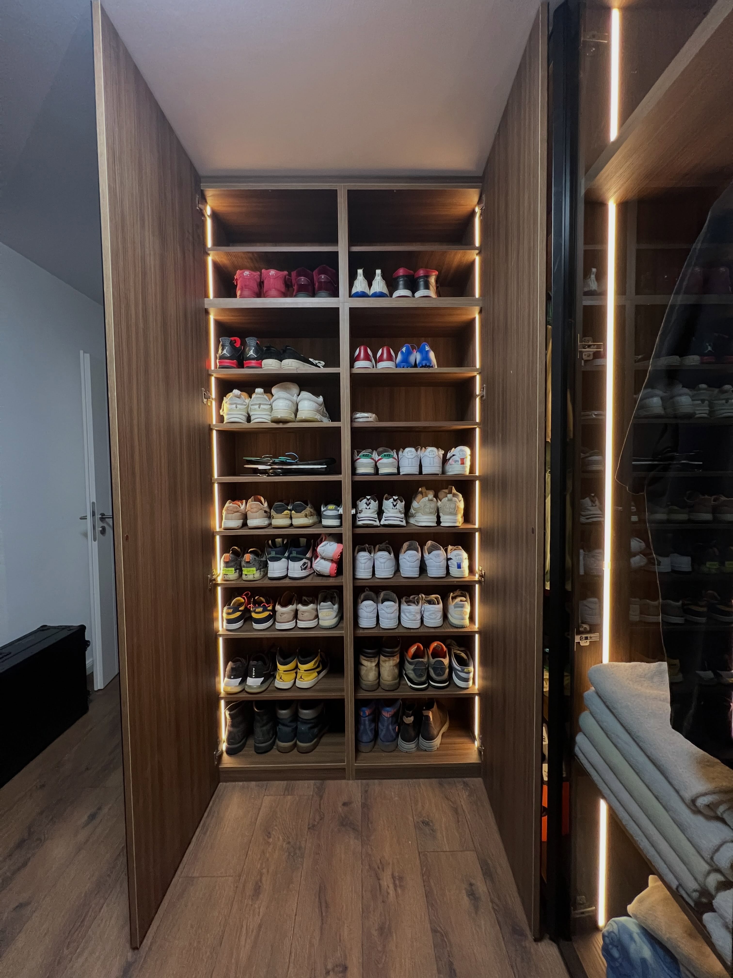 Garderobë moderne me kombinim të drurit – Mobileria Art Home (4)