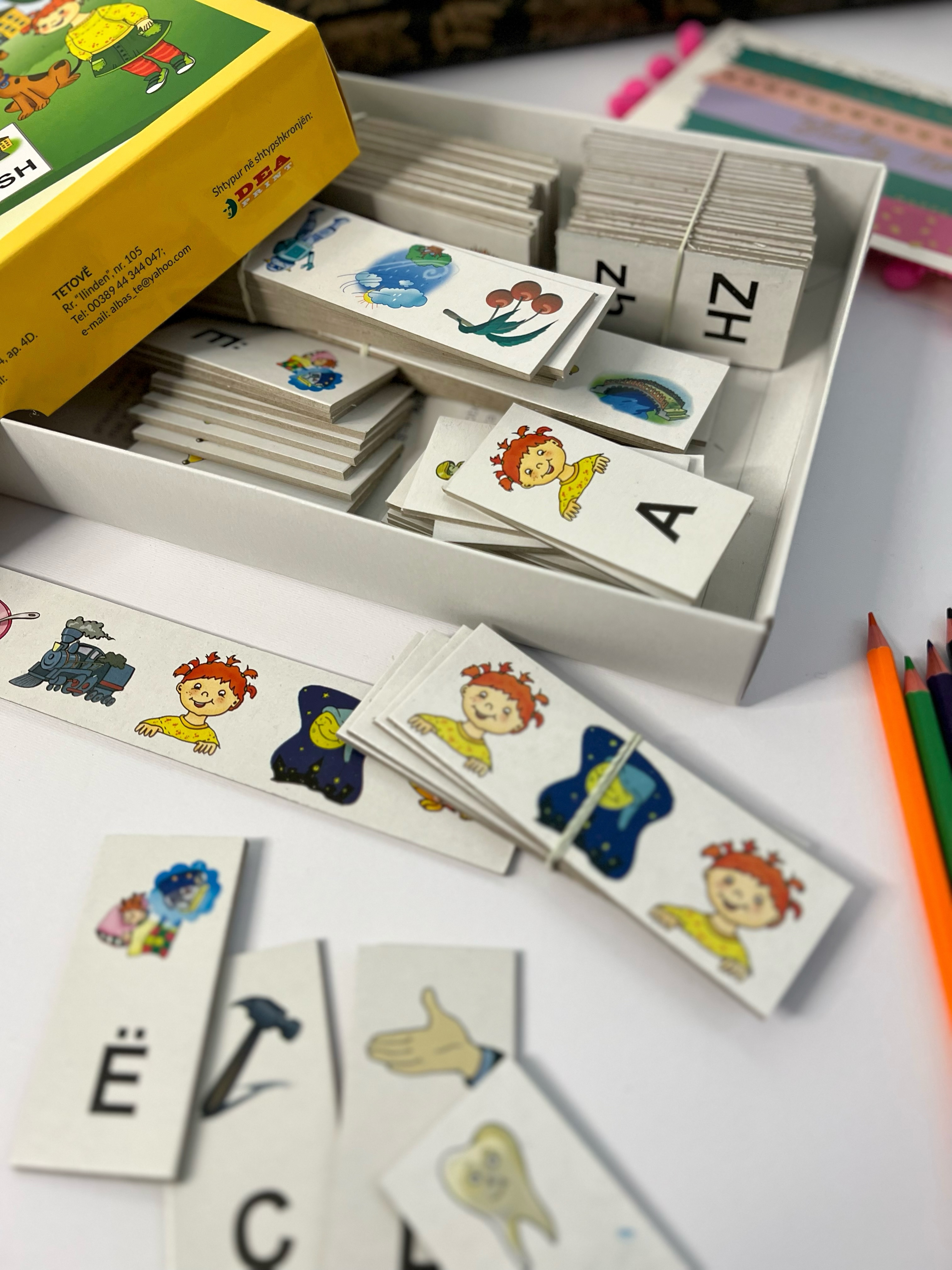 Kutia Luaj me shkronjat përmban fisha kartoni me 36 – Libra • Lodra • Edukim • Mëmësi (4)