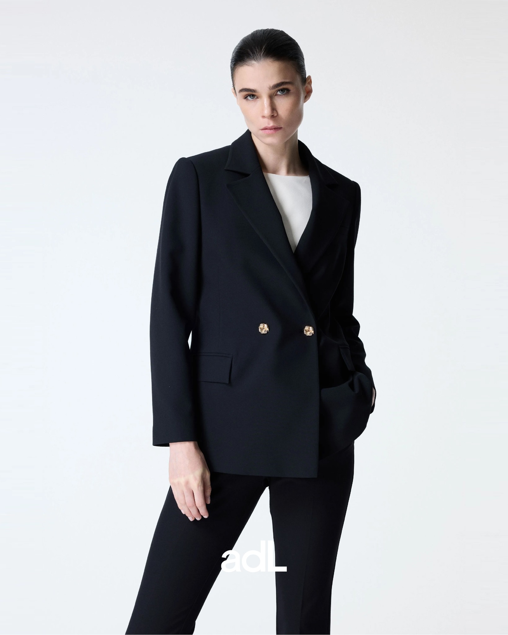 Siluetë elegante, stil i përjetshëm.
