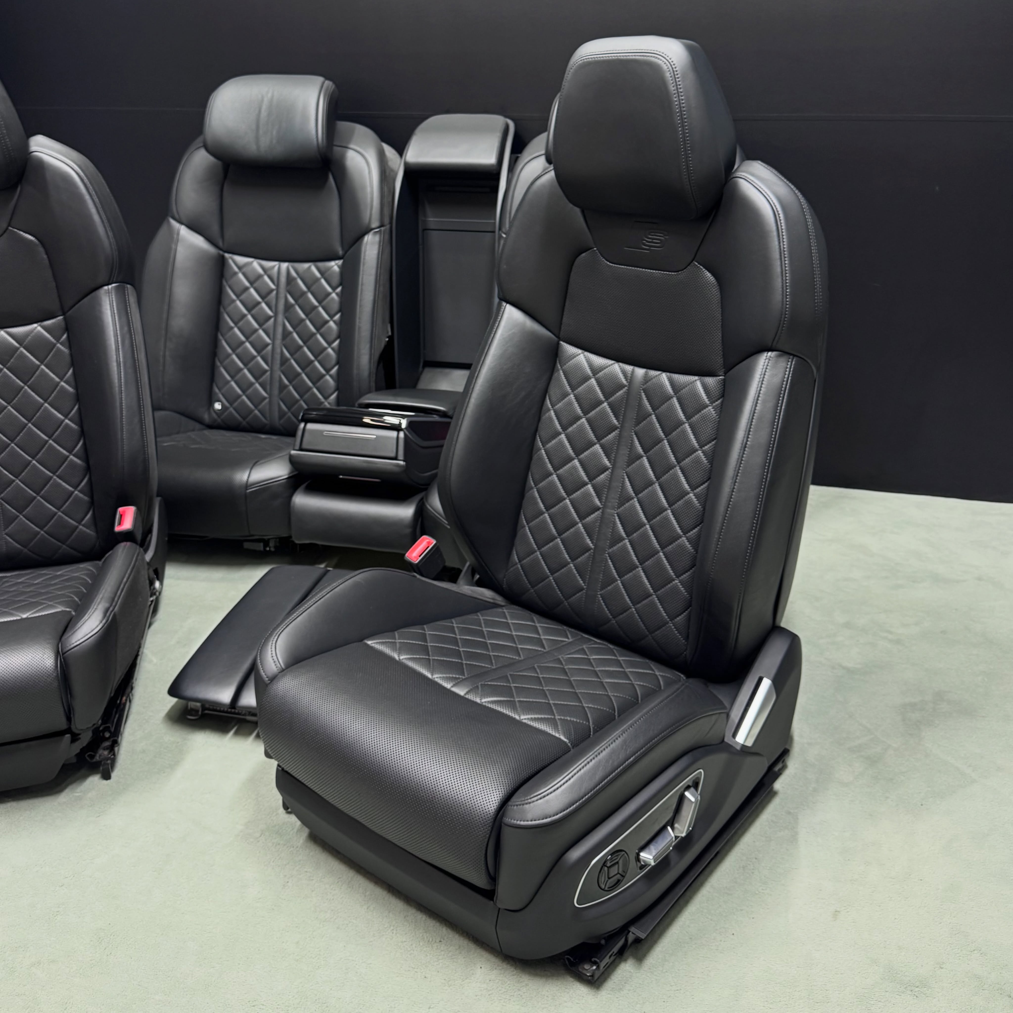 Interior S - Audi A8 S8 me tablet & levizje mbrapa – BALKAN / LUXURY AUTO PARTS (3)