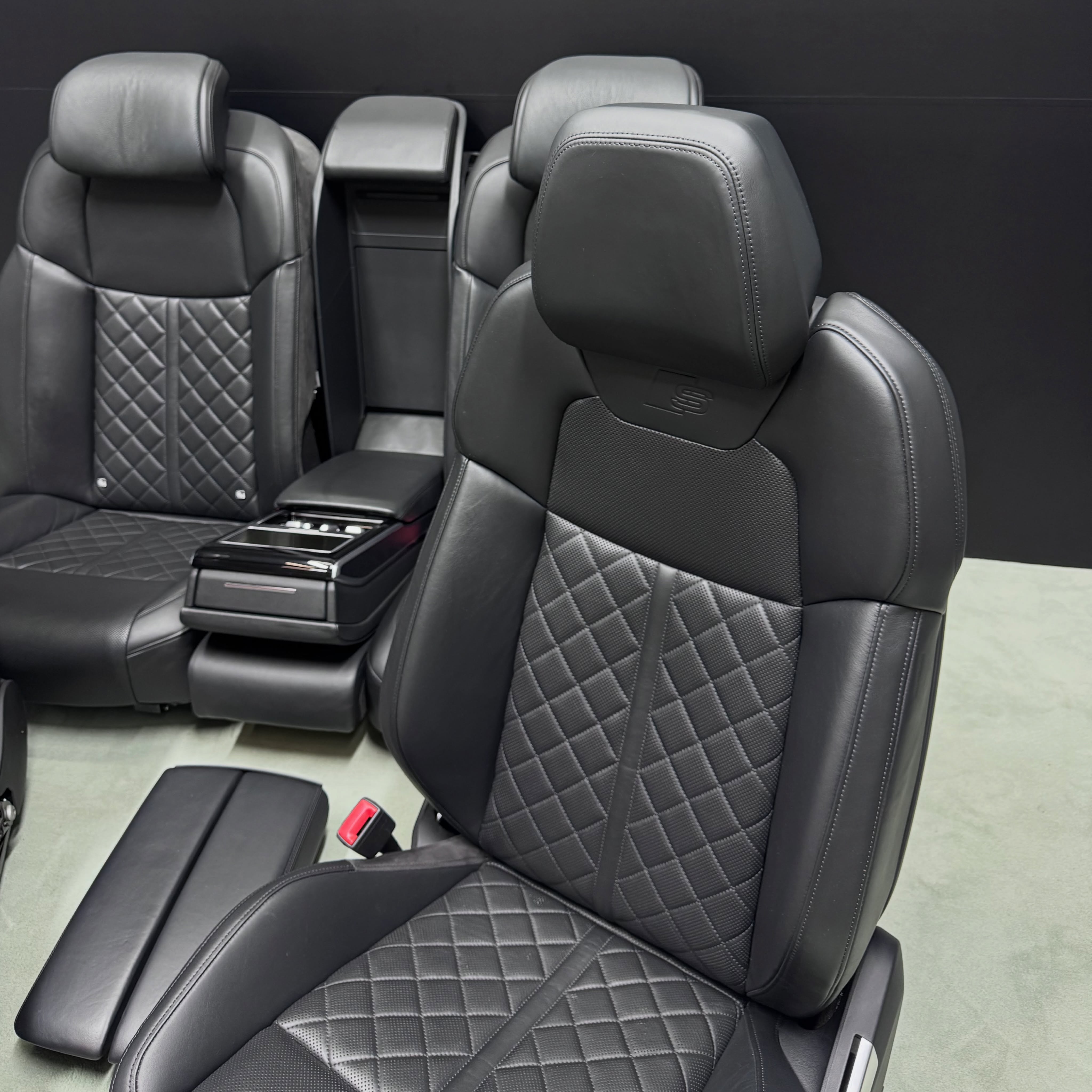 Interior S - Audi A8 S8 me tablet & levizje mbrapa – BALKAN / LUXURY AUTO PARTS (4)