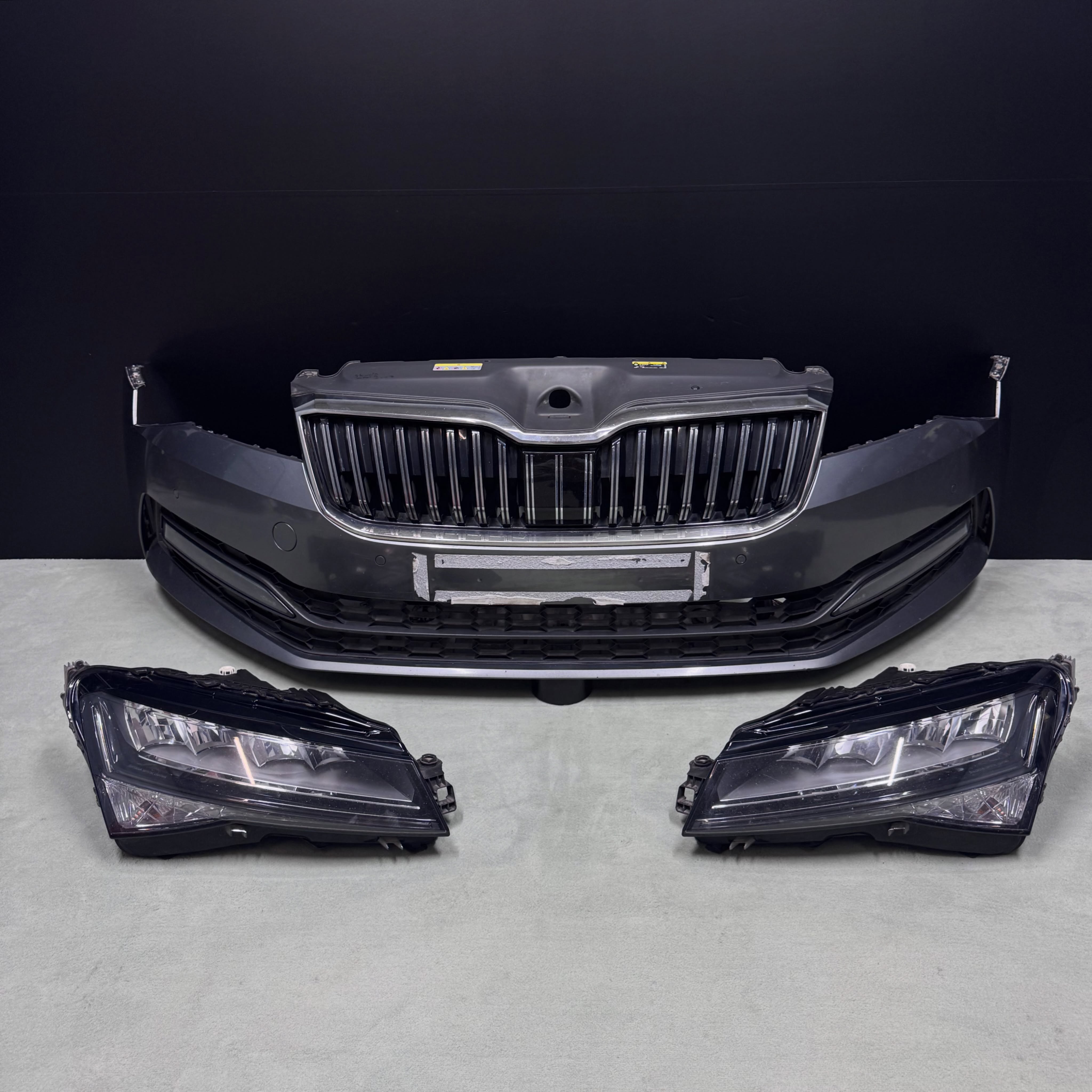 Front - Skoda SuperB 2023 Crystal Lighting