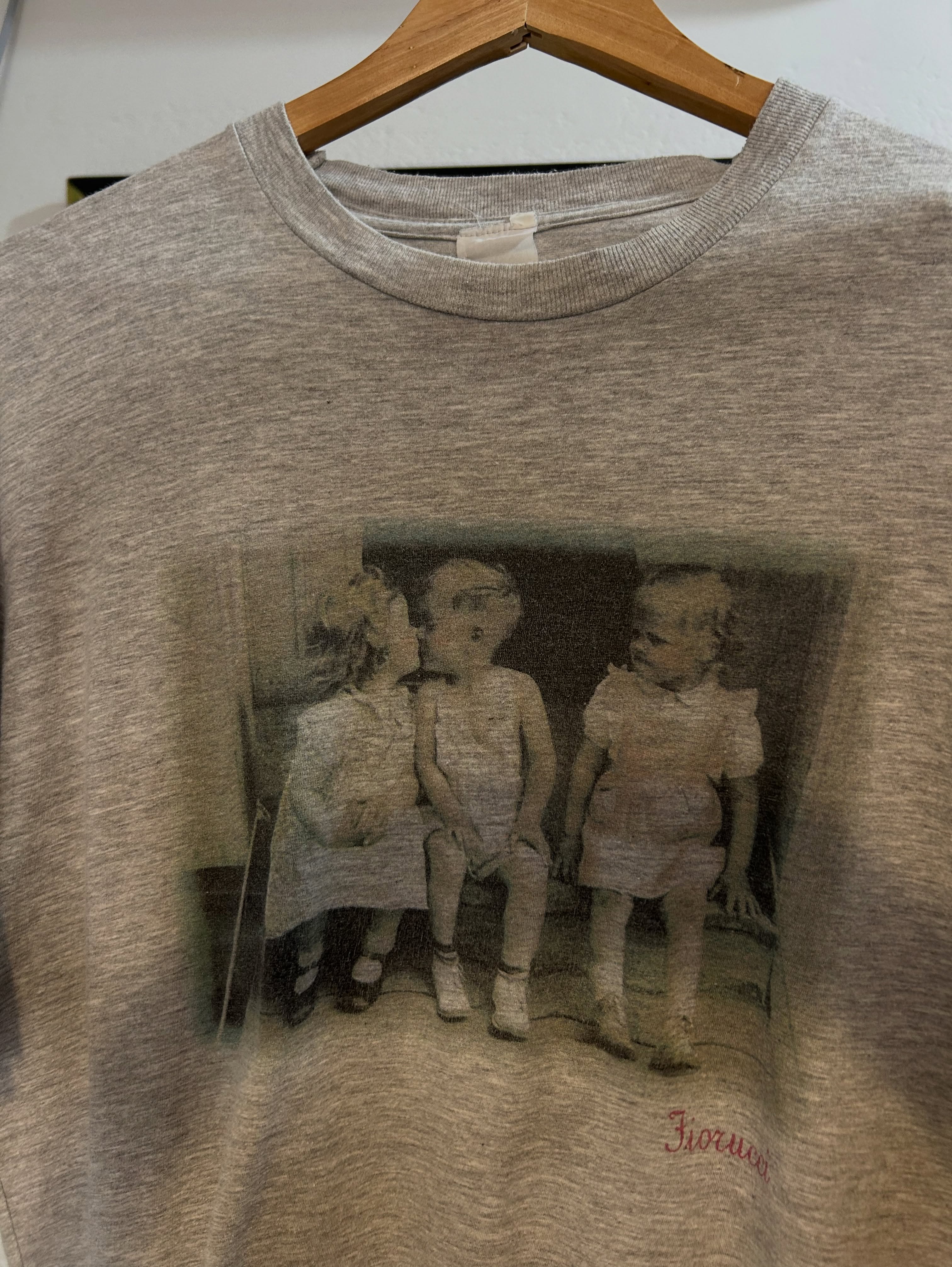 Bluzë vintage gri me fotografi M – 1998 VINTAGE STORE (2)