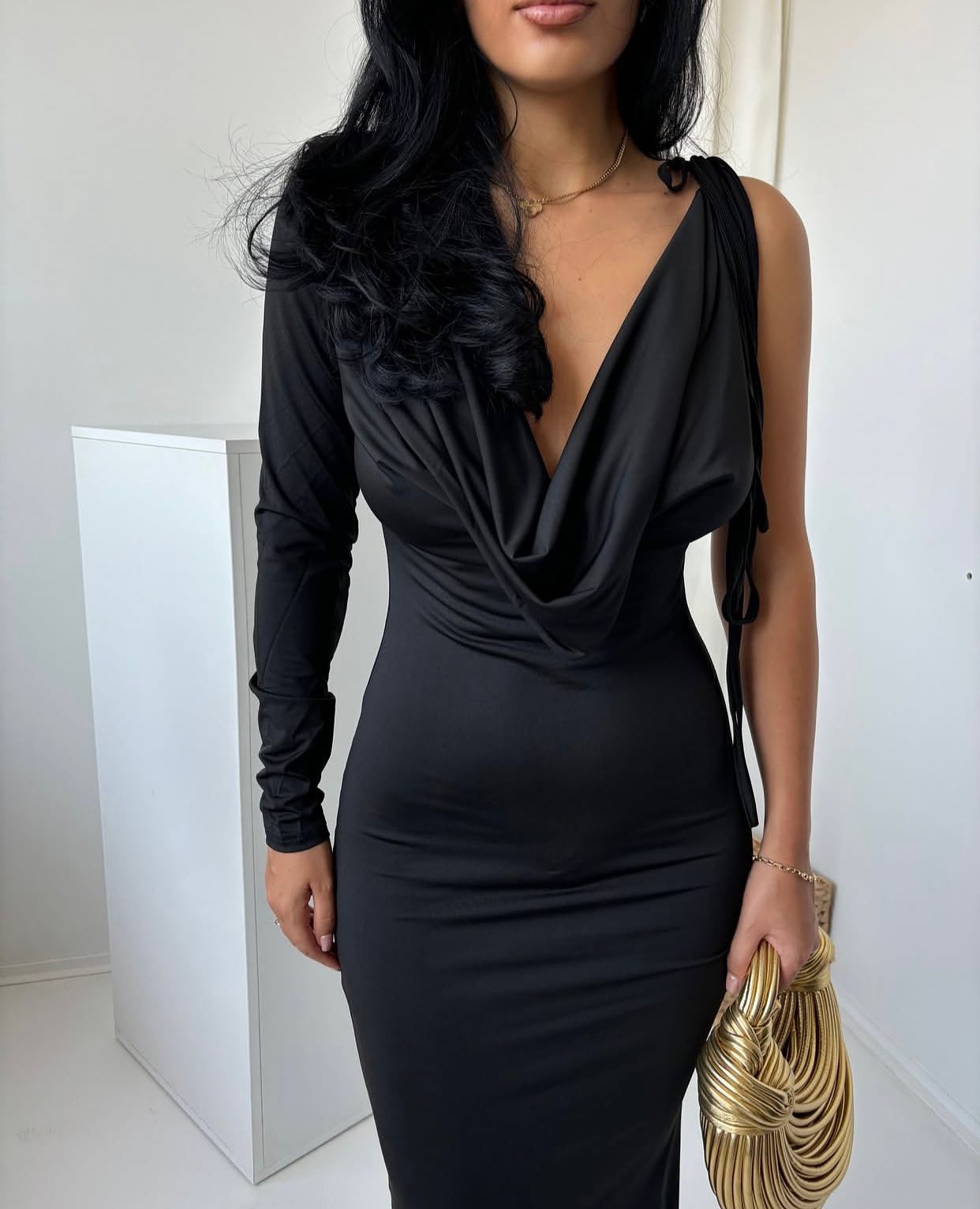 Fustan i gjatë i zi me një mëngë – AF Dresses (2)