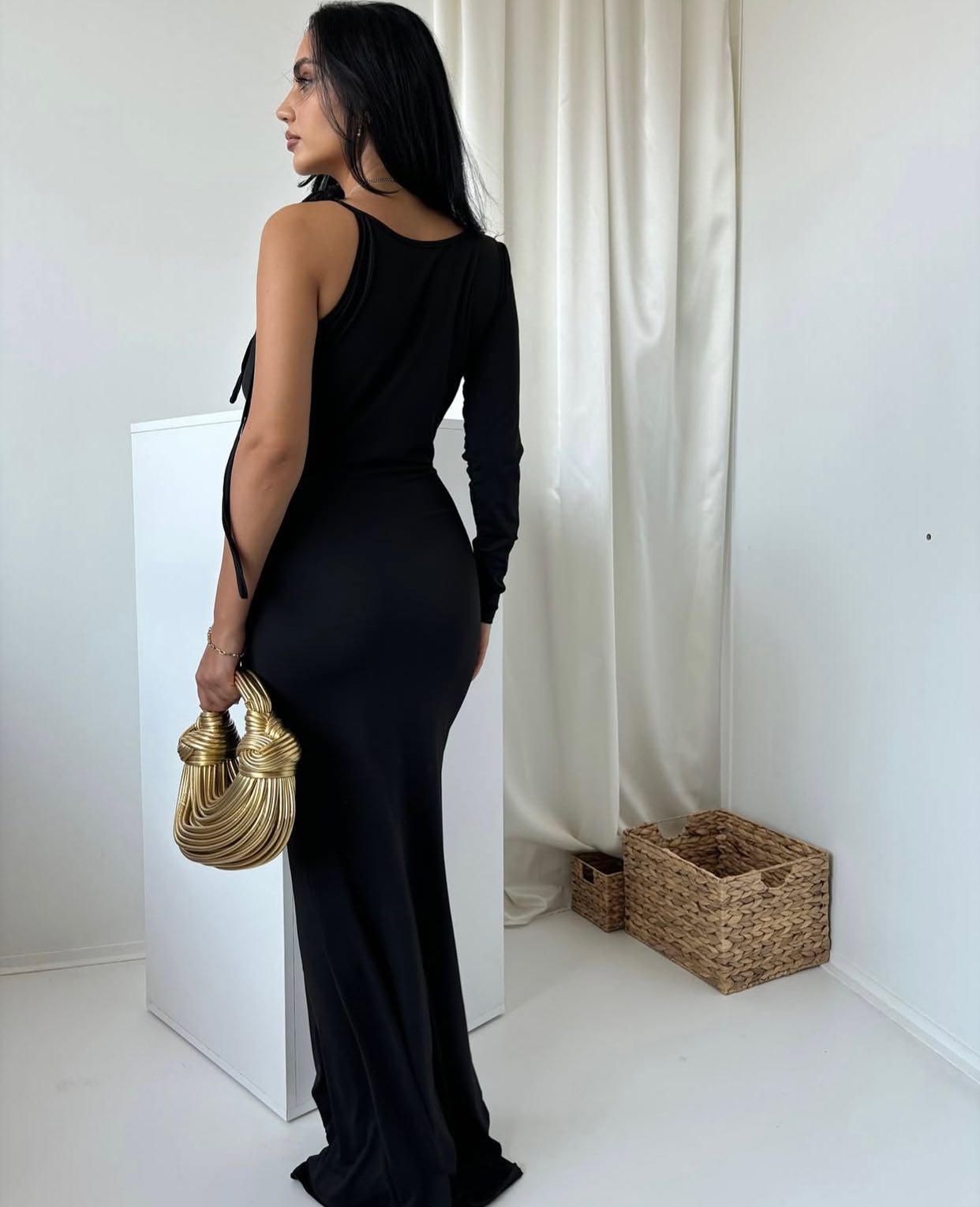 Fustan i gjatë i zi me një mëngë – AF Dresses (3)