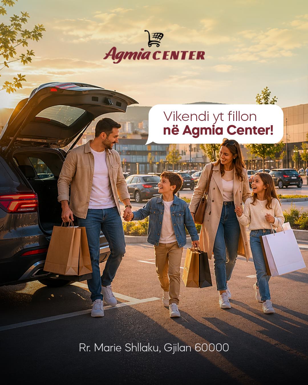 Familje duke bërë pazar në qendër tregtare – Agmia Center