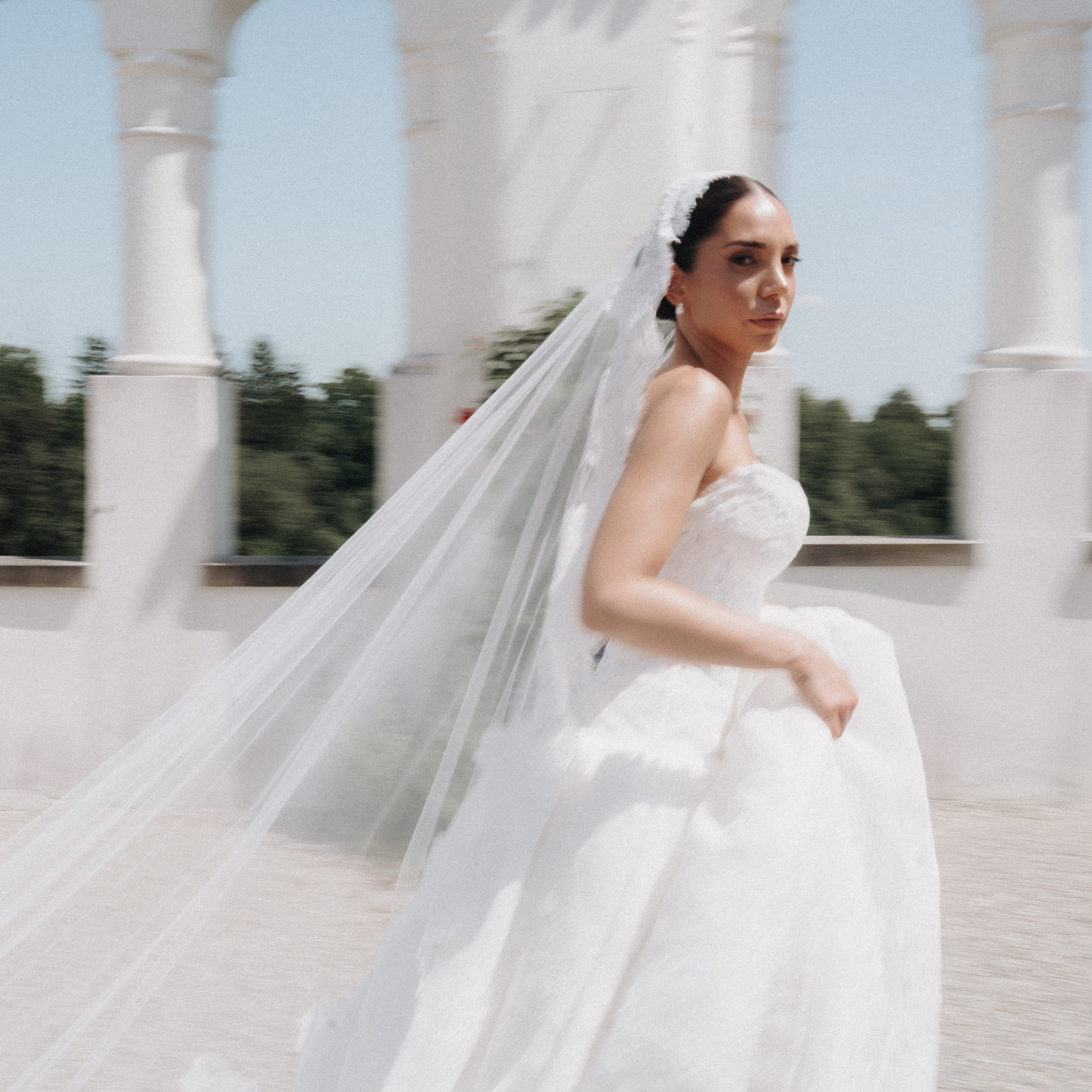 Fustan nuseje me fund të gjerë dhe vello – Aiah Mariage (4)