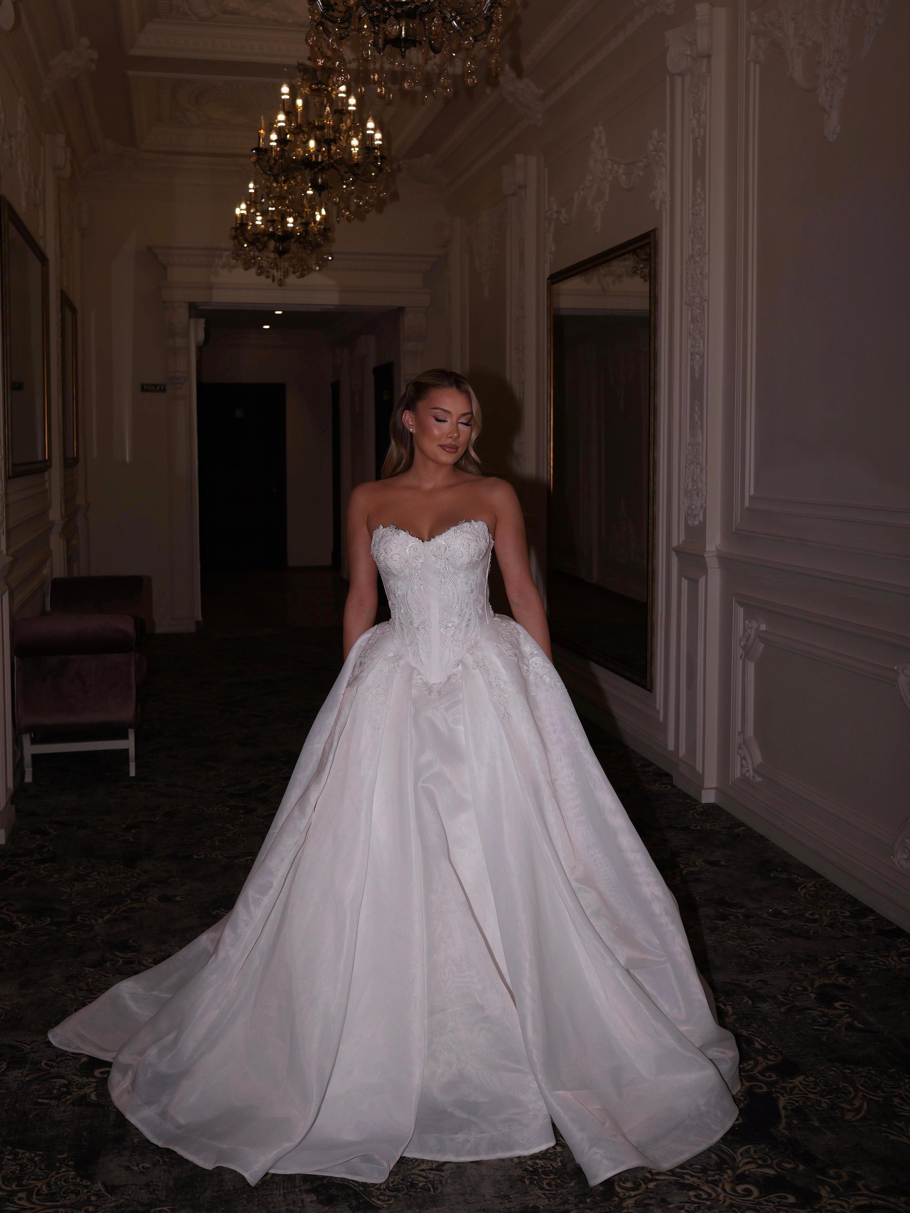 Fustan nuseje pa supe me fund të gjerë – Aiah Mariage (3)