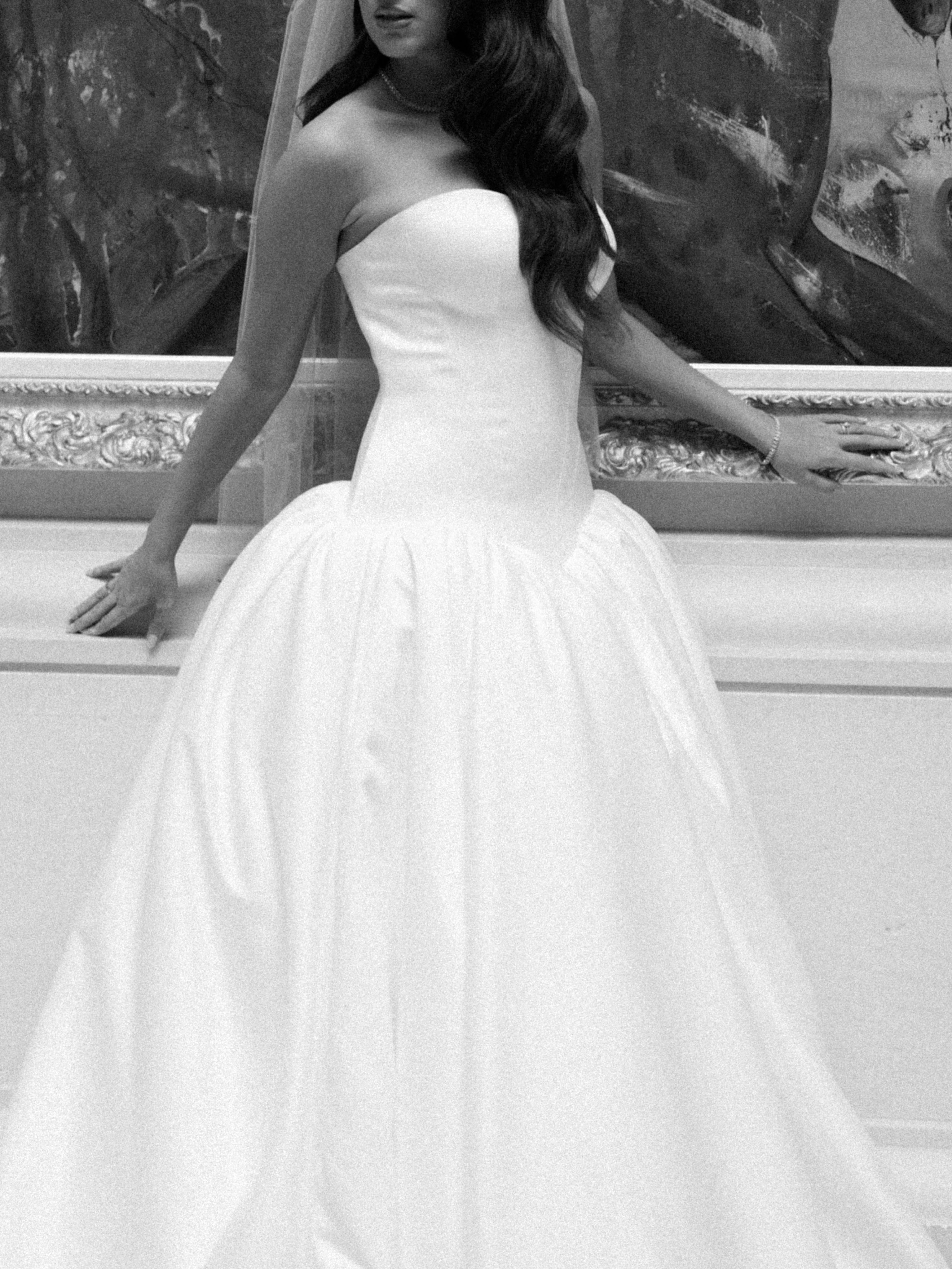 Fustan nuseje sateni me bisht të gjatë – Aiah Mariage (2)