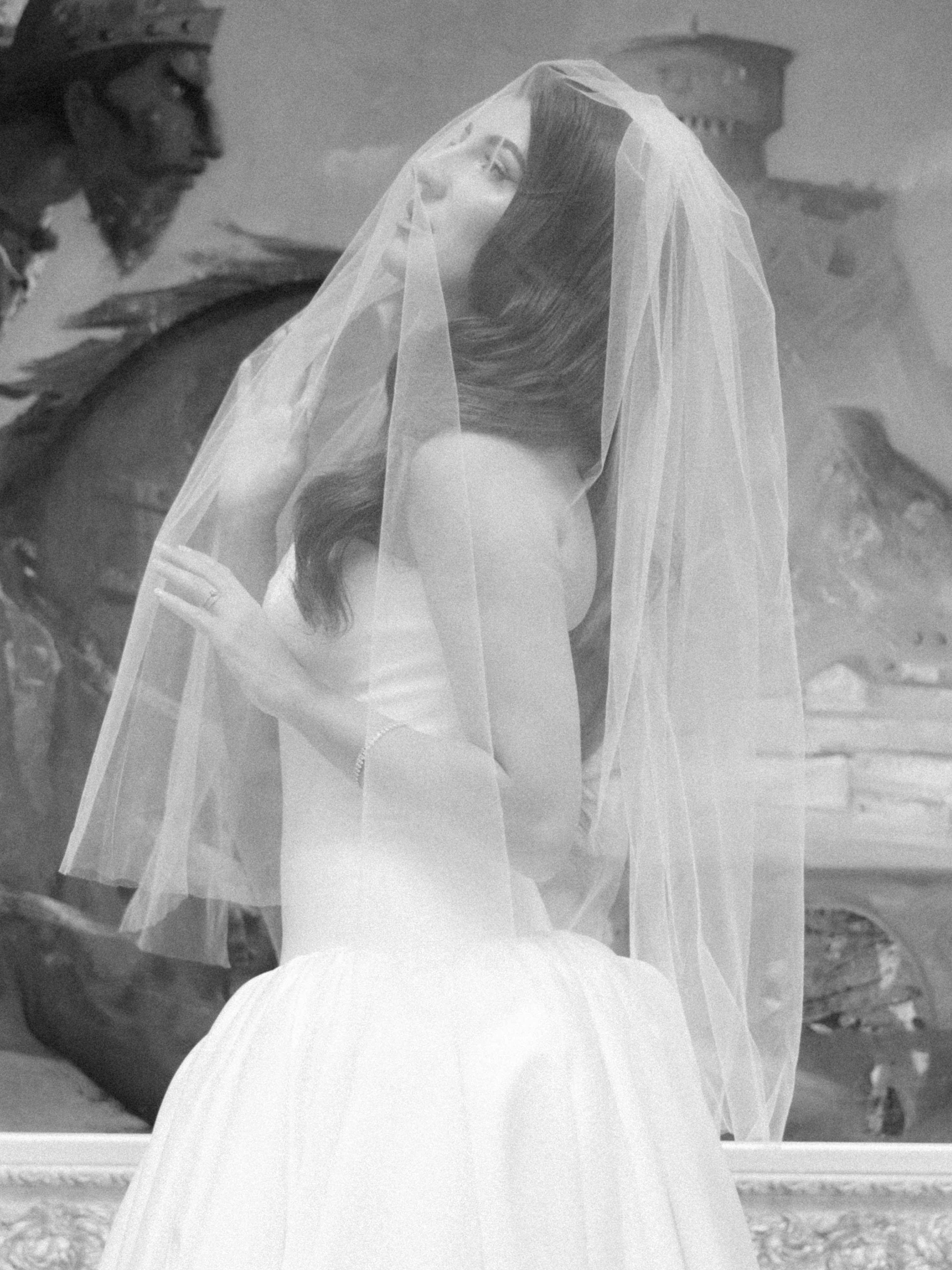 Fustan nuseje sateni me bisht të gjatë – Aiah Mariage (3)
