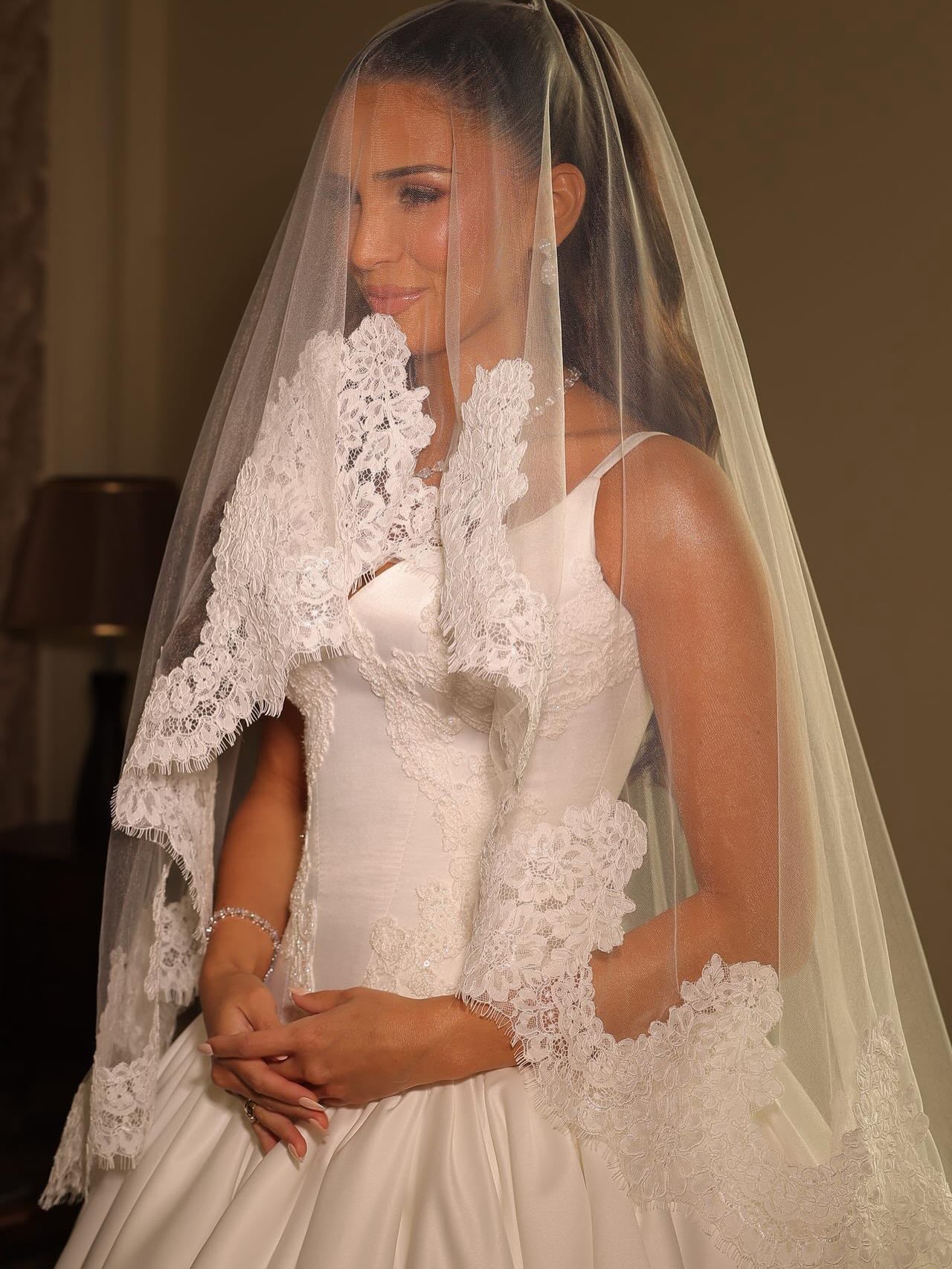 Vello nuseje me dantellë – Aiah Mariage