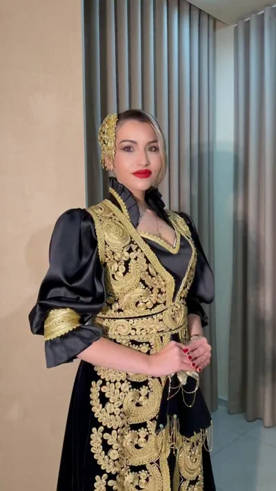 Fustan tradicional i zi me jelek ari