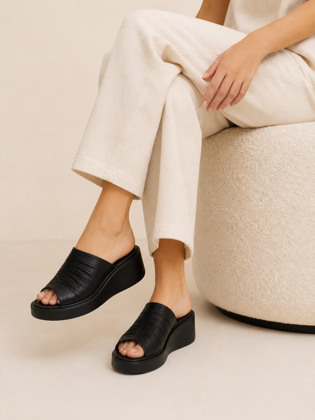 Papuçe të bardha lëkure me shuall të trashë – alp shoes & bags (2)