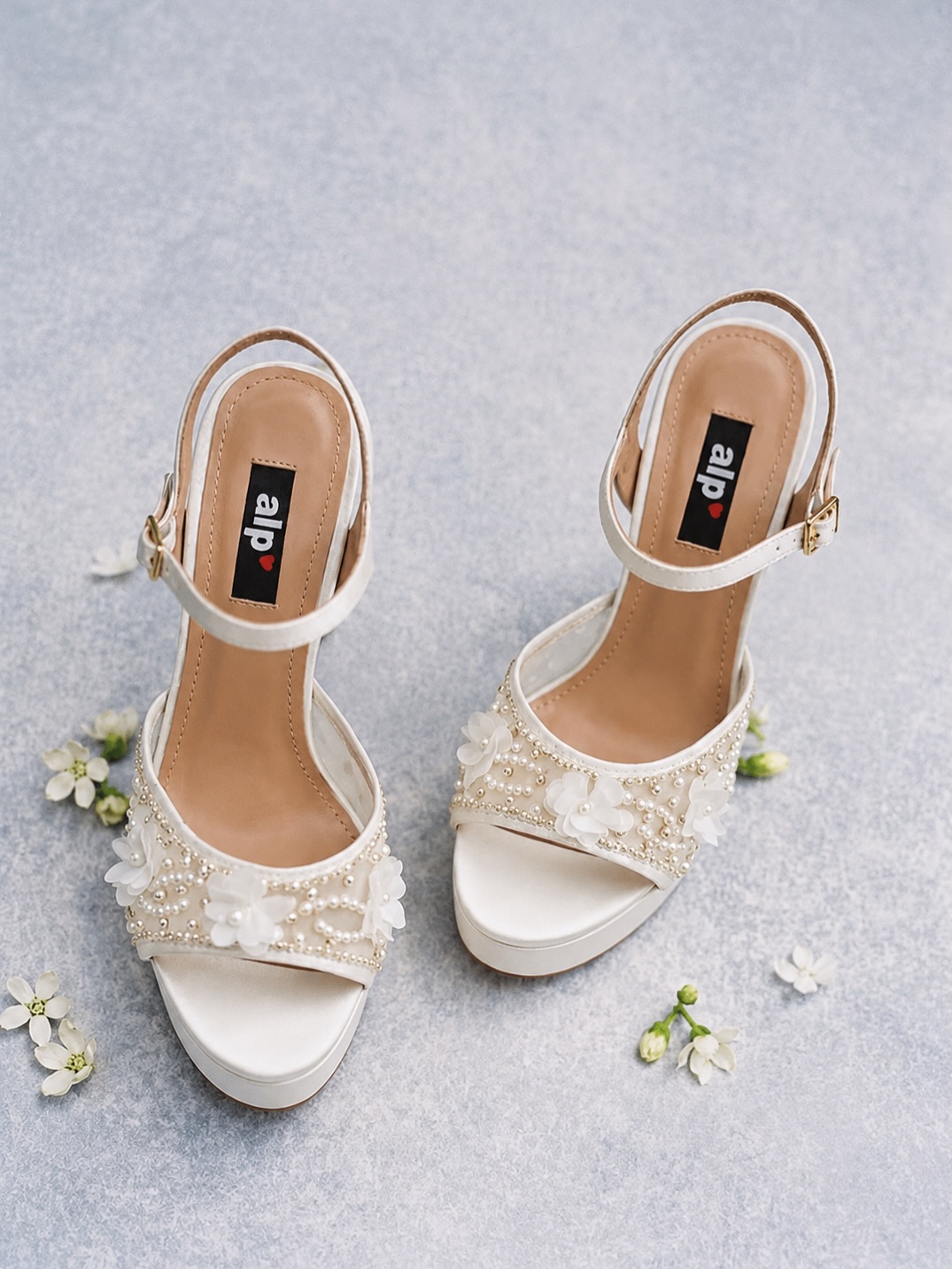 Sandale nusërie të bardha me platformë – alp shoes & bags (2)
