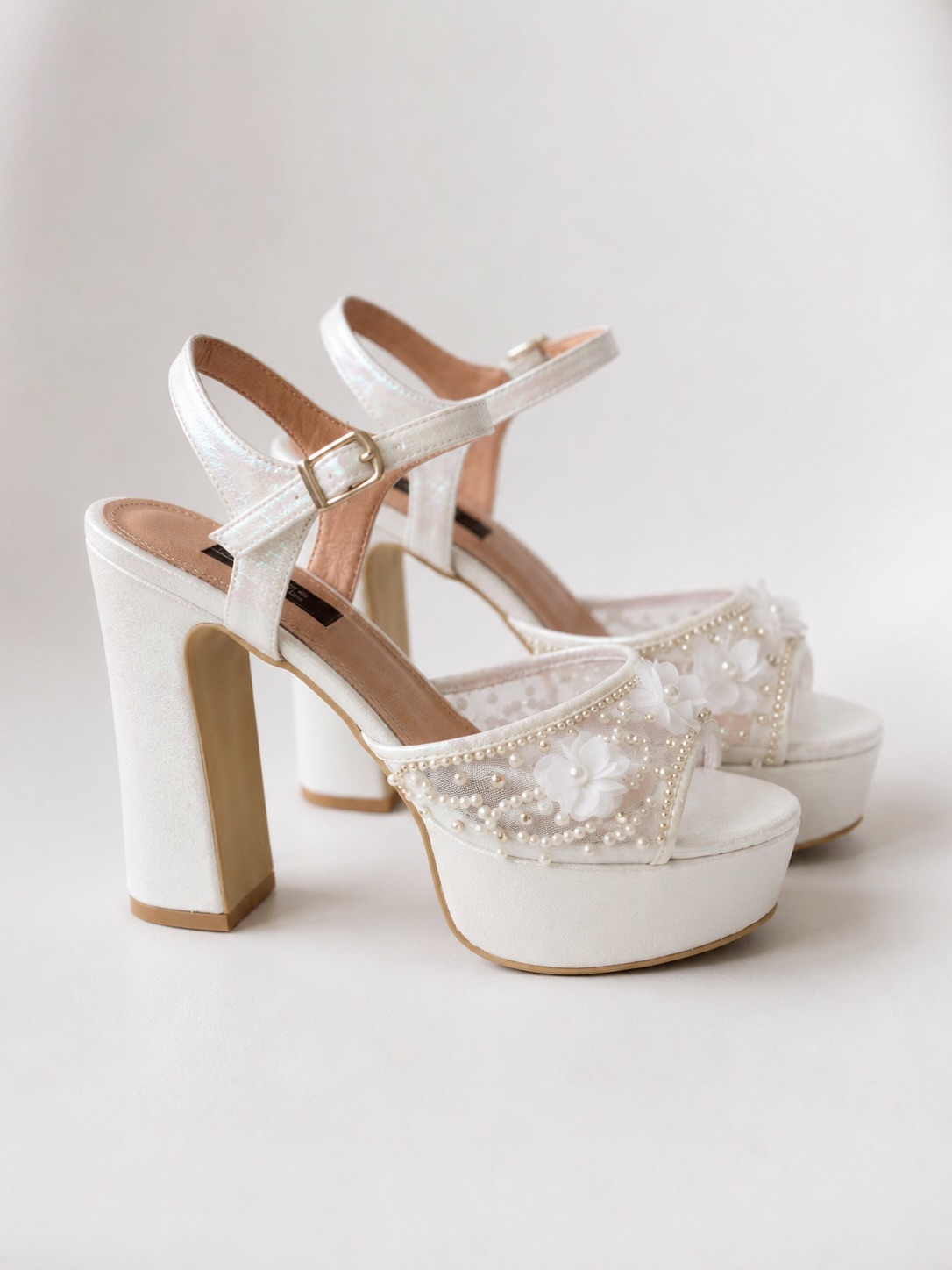 Sandale nusërie të bardha me platformë – alp shoes & bags (4)