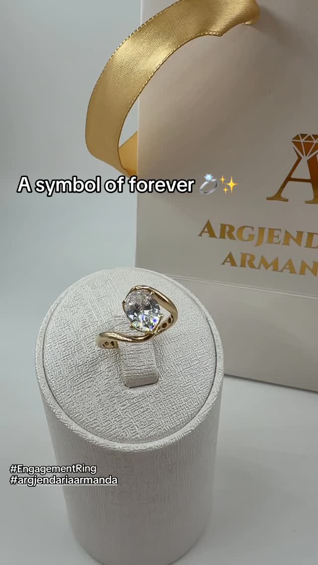 Unazë fejese ari me gur të bardhë – Argjendaria Armanda