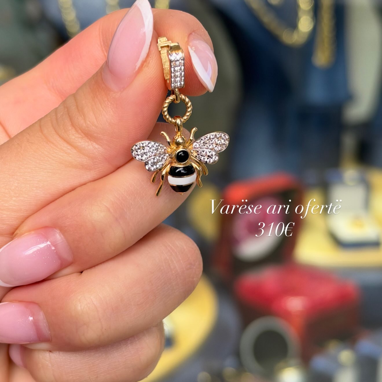 Varëse ari në formë blete me gurë – 𝐀𝐫𝐠𝐣𝐞𝐧𝐝𝐚𝐫𝐢𝐚 𝐀𝐥𝐛𝐚𝐧𝐢 ©