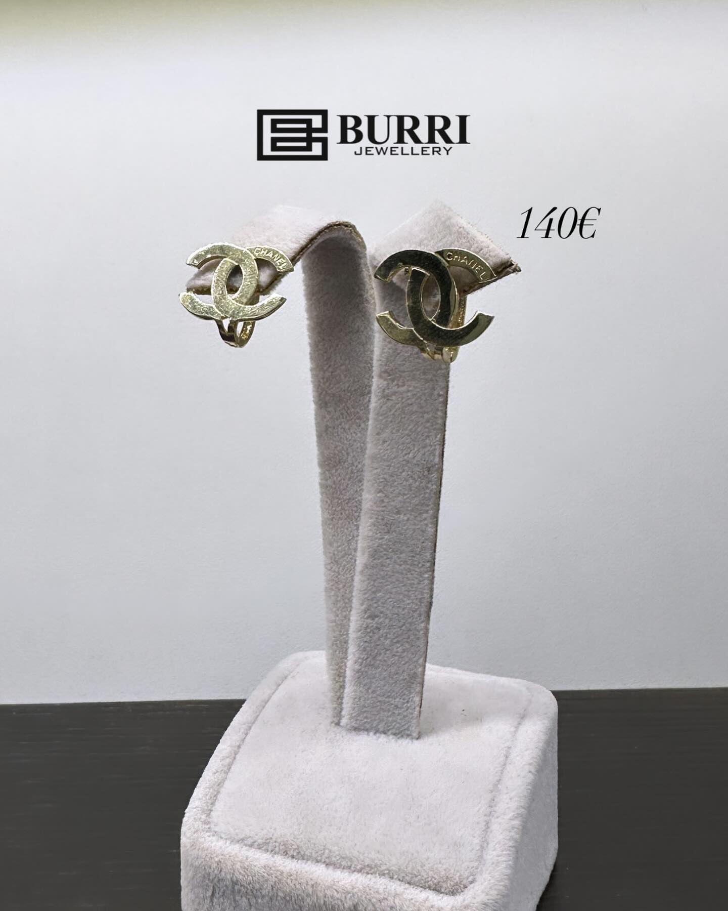 Vathë ari 14 karat të rrumbullakëta me gurë – ARGJENDARIA BURRI (4)
