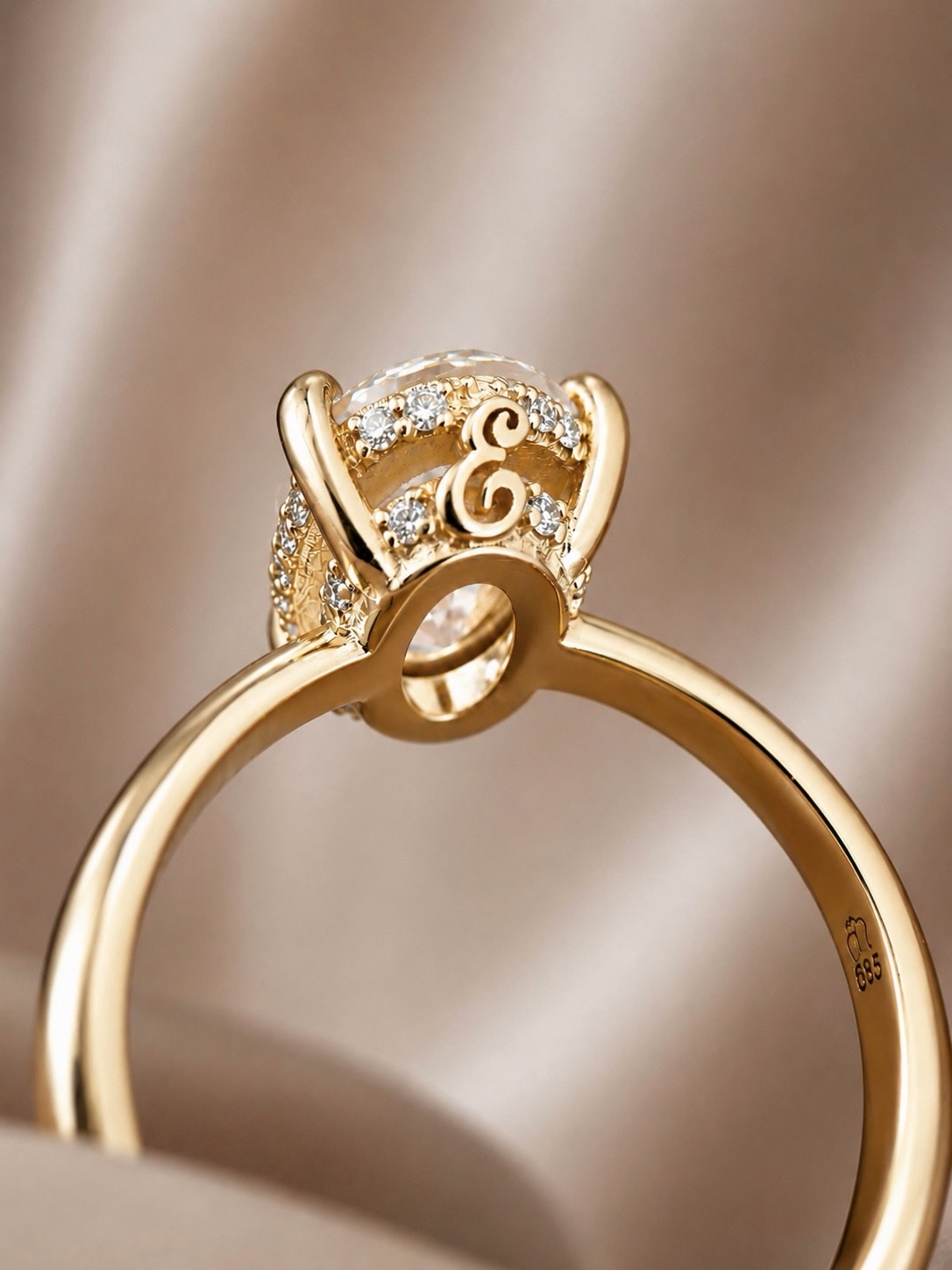 Unazë ari me diamant të madh oval – Ariana Nila | Designer (2)