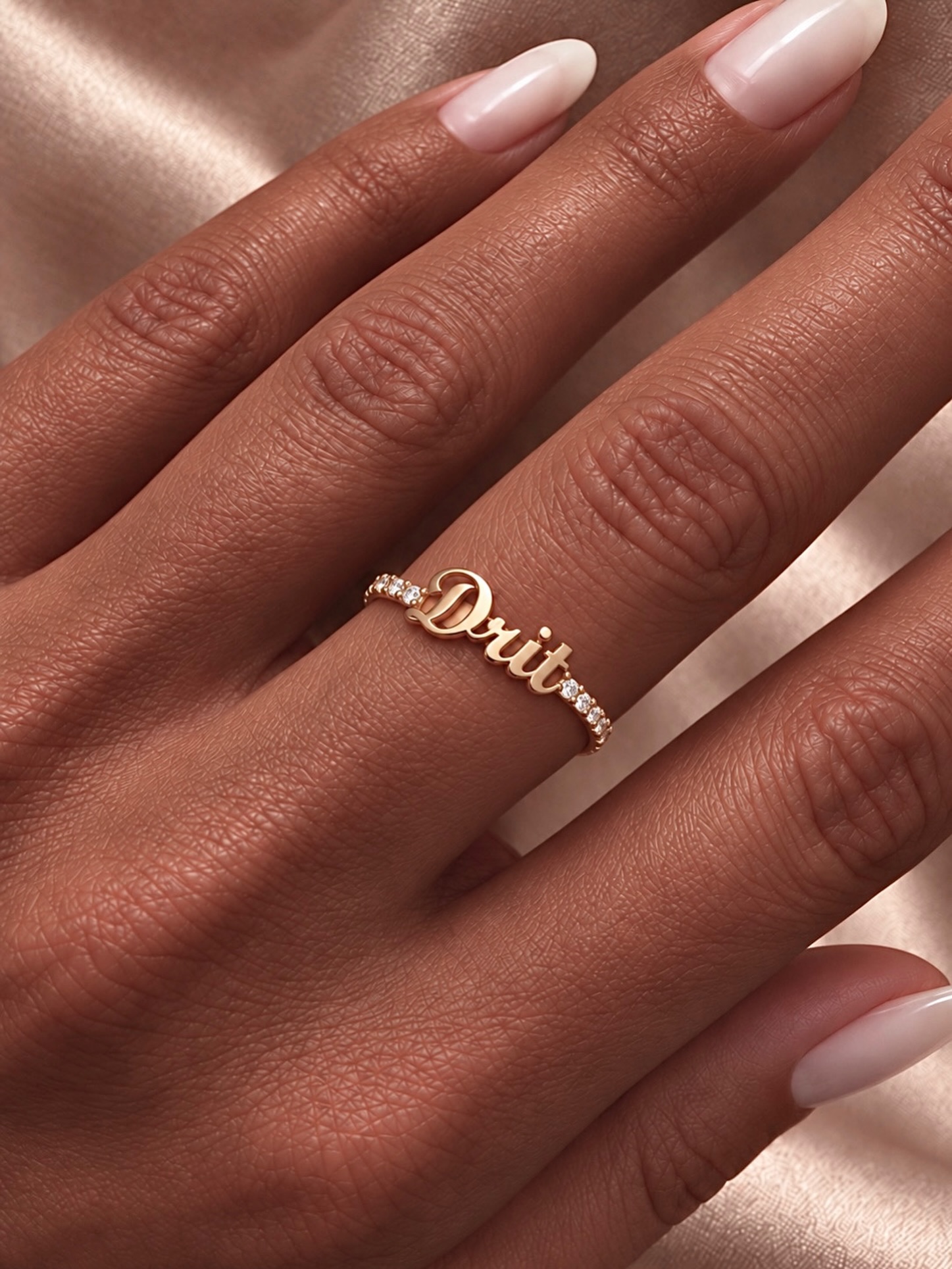 Unazë ari me emër të shkruar dore – Ariana Nila | Designer