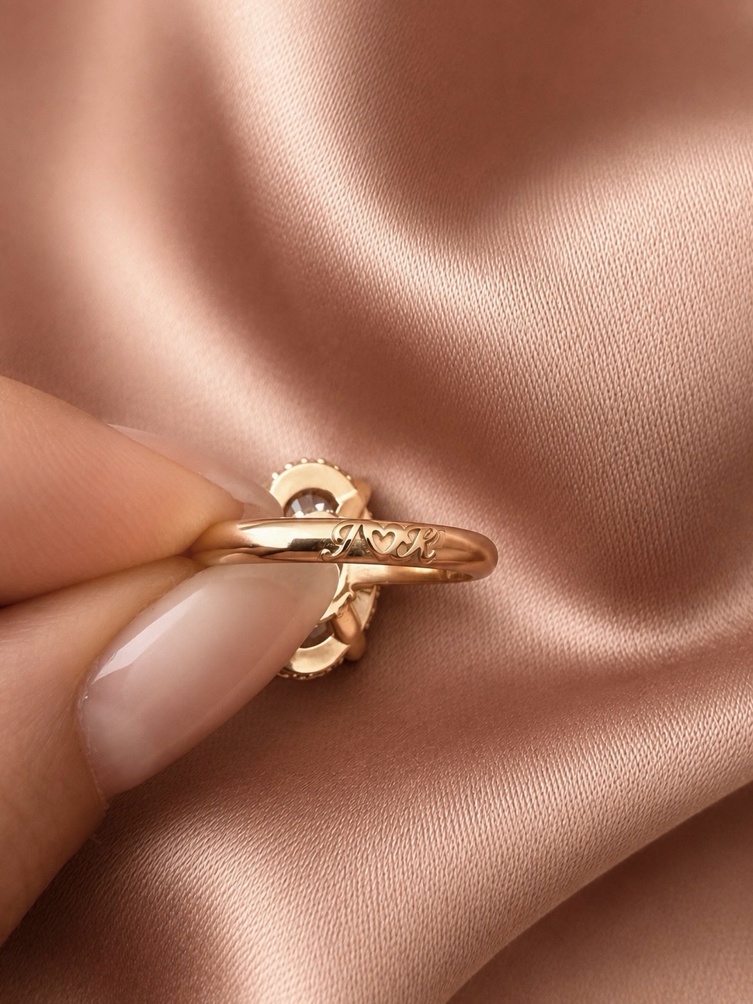 Unazë fejese ari me diamant oval 7 karat – Ariana Nila | Designer (2)
