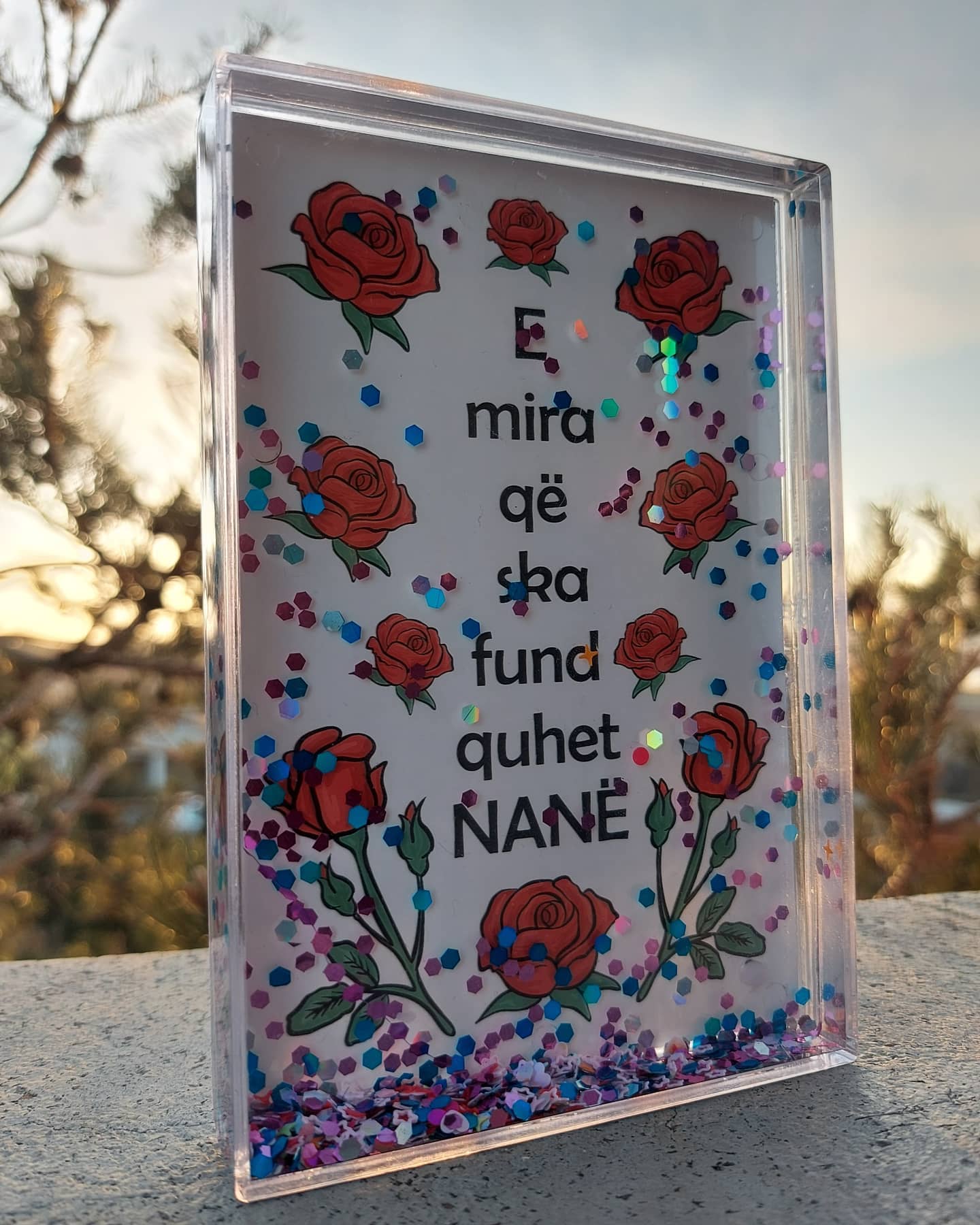 Kornizë dekoruese me ujë dhe xixa për nënën – Ars Shop (2)