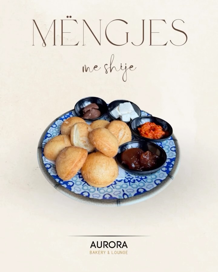 Mëngjes me petulla dhe salca – Aurora Bakery & Lounge Prizren