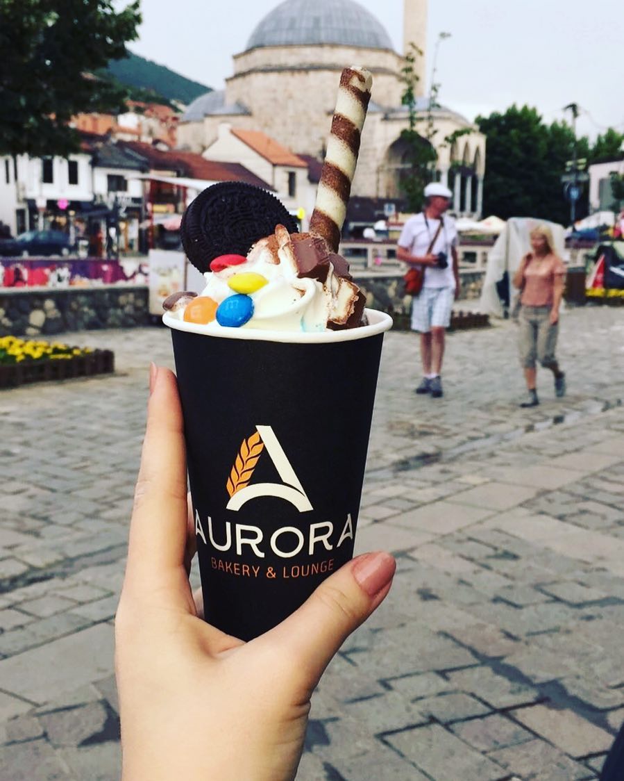 Akullore në gotë me biskotë Oreo – Aurora Bakery & Lounge Prizren