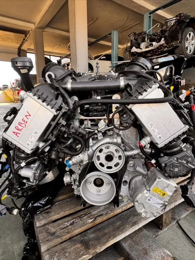 Motor BMW i përdorur për pjesë