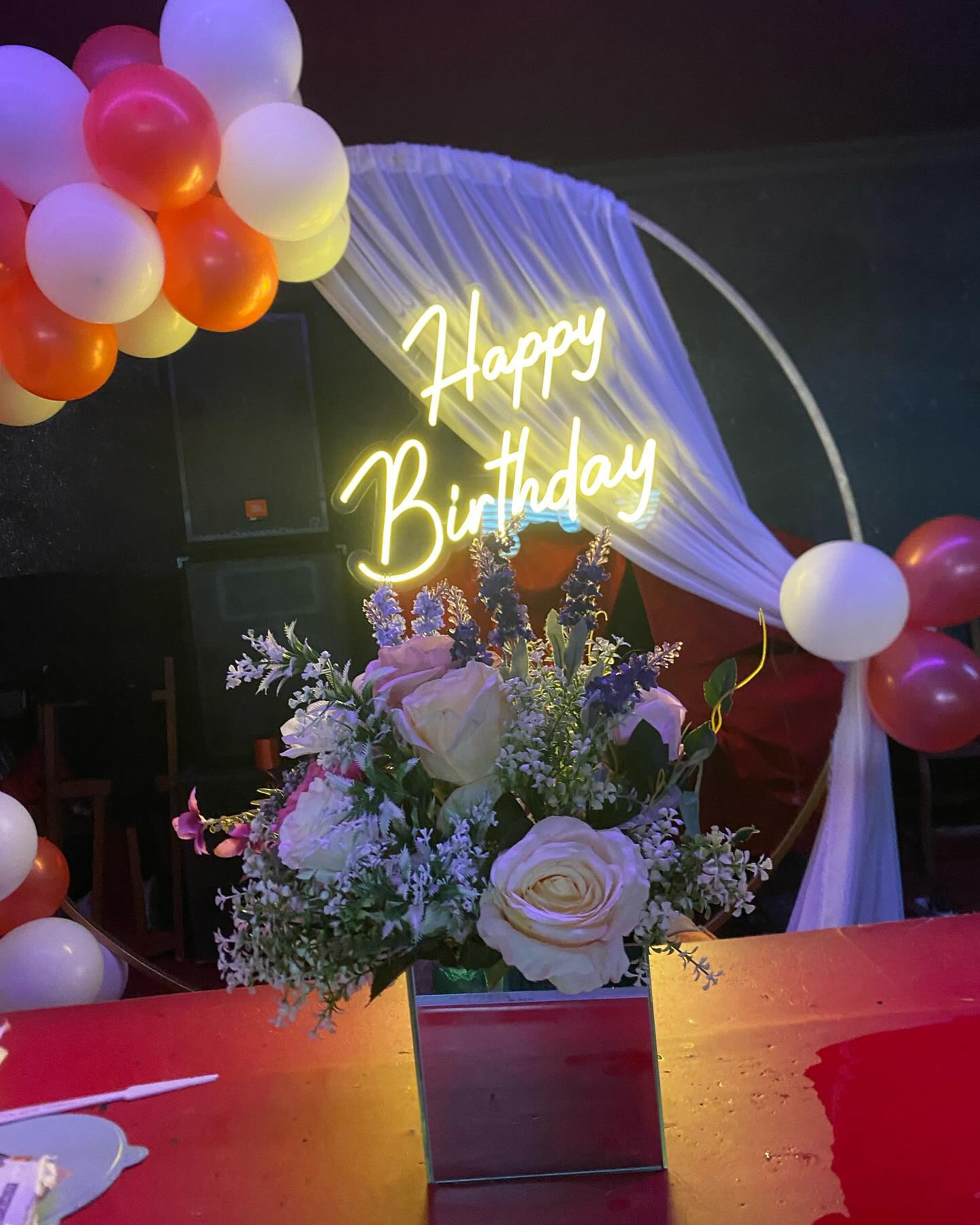 Hark balonash për ditëlindje me neon Happy Birthday – AV Dekor Ferizaj (3)