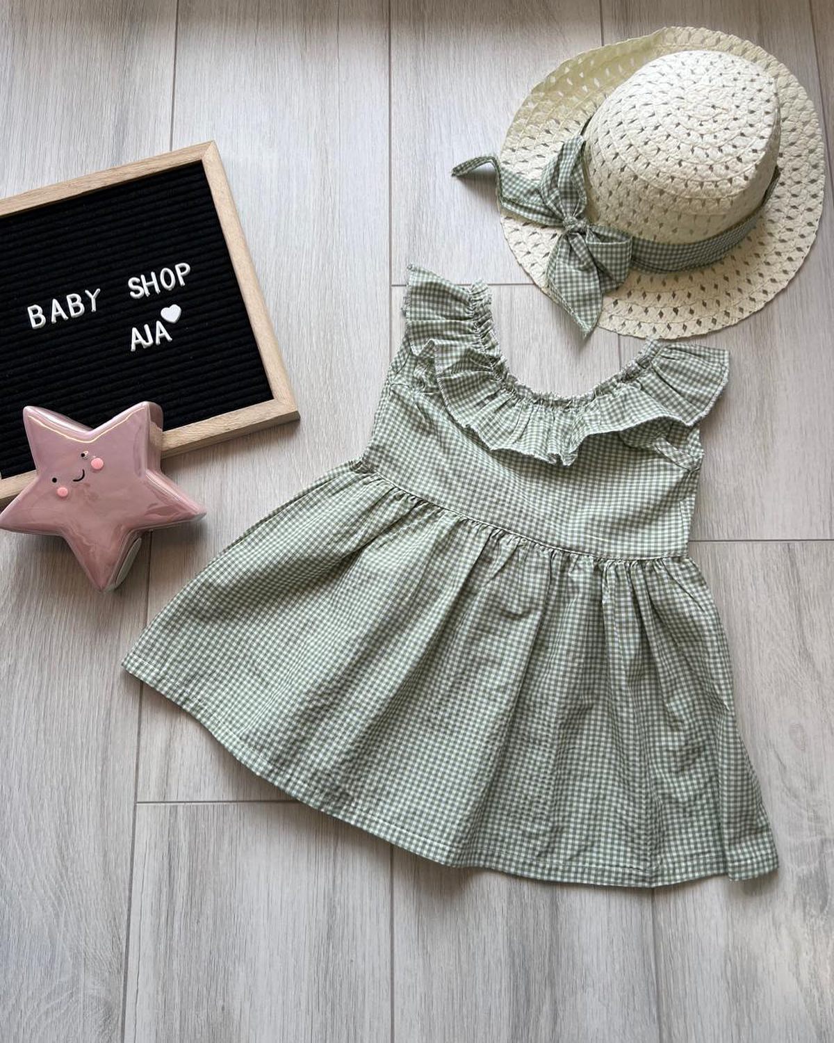 Fustan vajzash i gjelbër me kuadrate dhe kapelë – BABY SHOP AJA