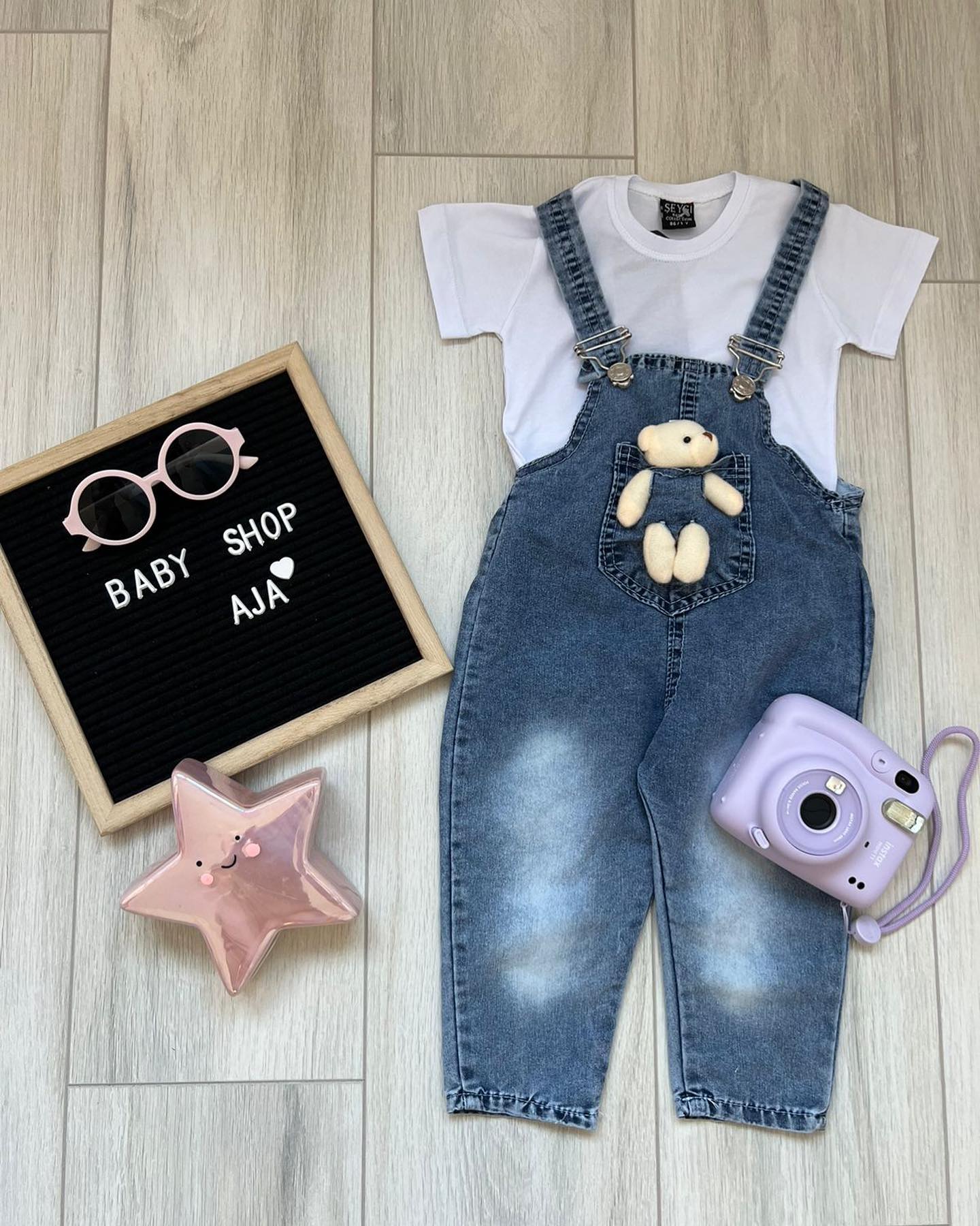 Set fëmijësh me maicë të bardhë dhe kominoshe xhinsi – BABY SHOP AJA