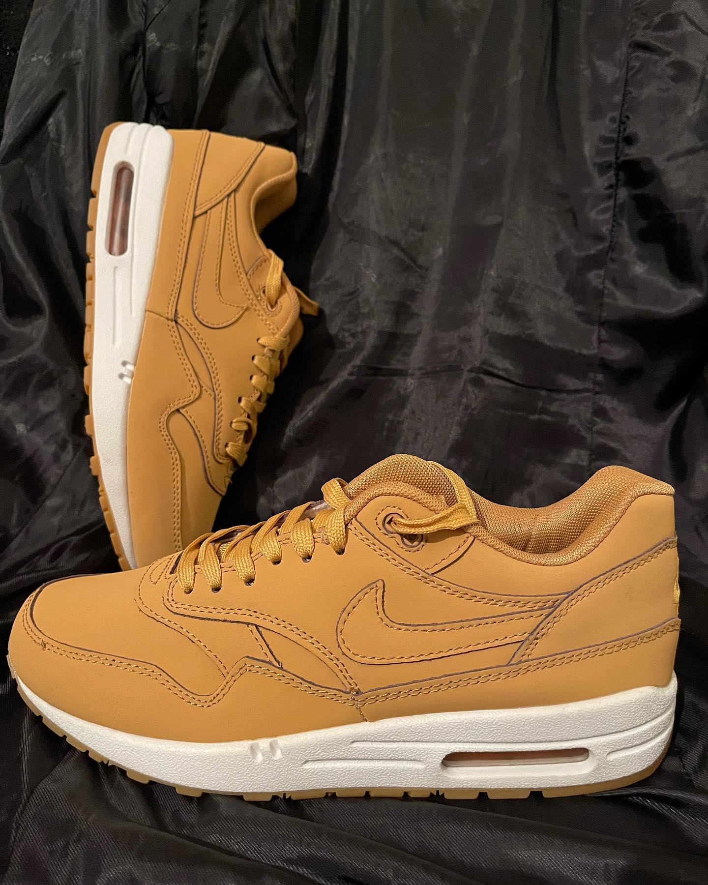 Atlete Nike Air Max 1 Premium Wheat – Baki Shoes 👟