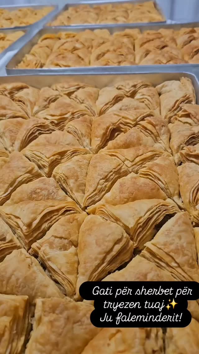 Bakllava shtëpie e pjekur në tepsi – Bakllava Tradicionale