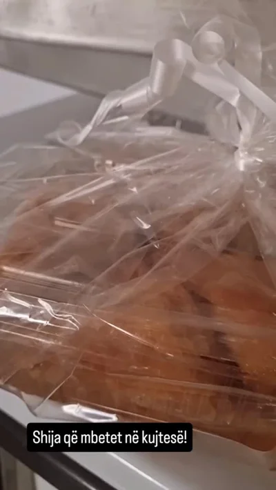 Bakllava shtëpie e paketuar në celofan
