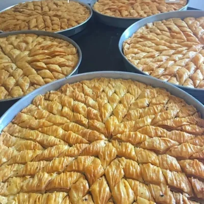 Tepsi bakllave me shije të ndryshme për Bajram