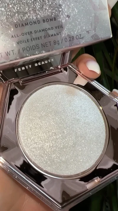 Ndriçues Fenty Beauty Diamond Bomb