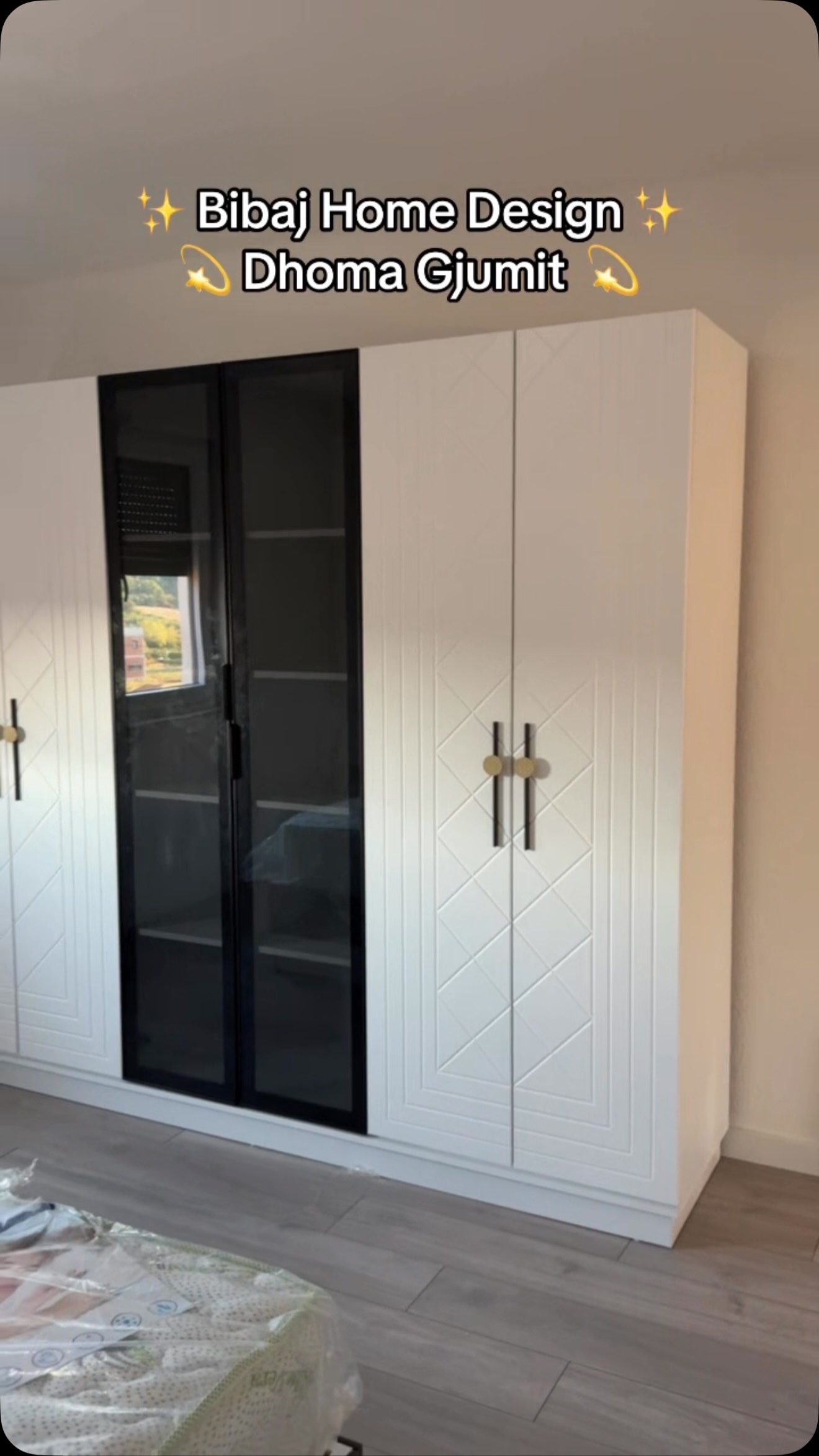 Dhomë gjumi me dollap të bardhë dhe xham – BIBAJ HOME DESIGN